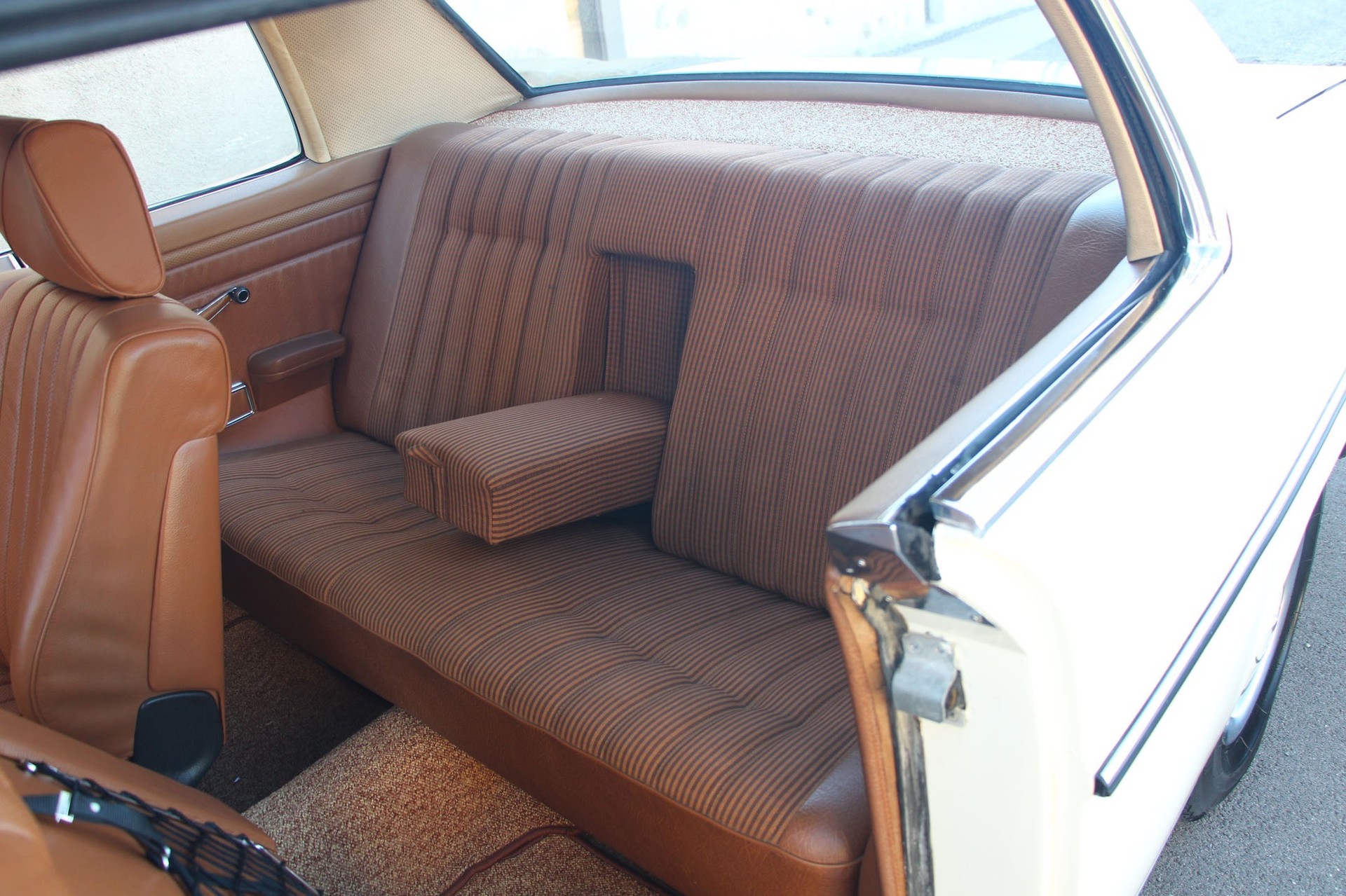 MERCEDES-BENZ 250 C – Strich 8 Coupé-image-8