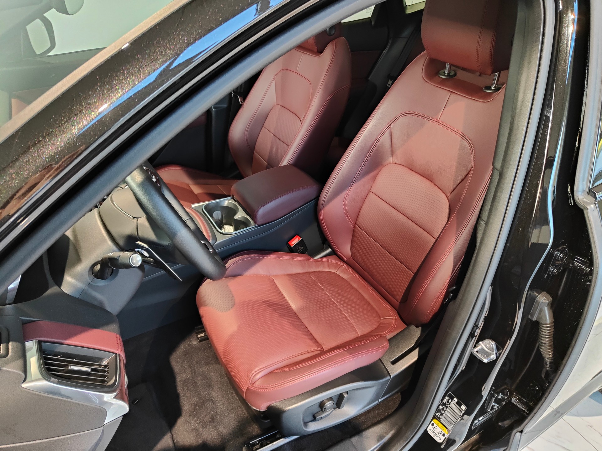 JAGUAR E-Pace 2.0 P250 R-Dynamic AWD SE-image-6