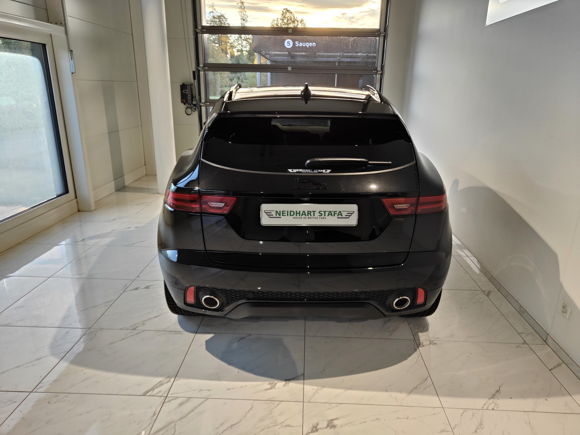 JAGUAR E-Pace 2.0 P250 R-Dynamic AWD SE-showroom-element-3