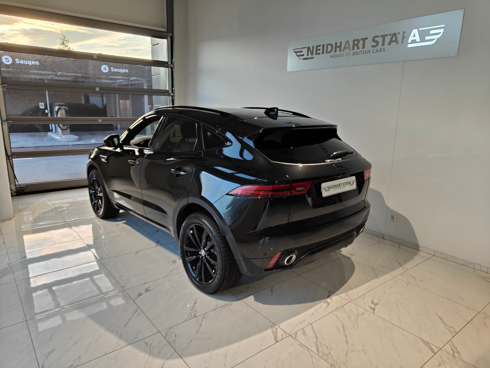 JAGUAR E-Pace 2.0 P250 R-Dynamic AWD SE-showroom-element-2