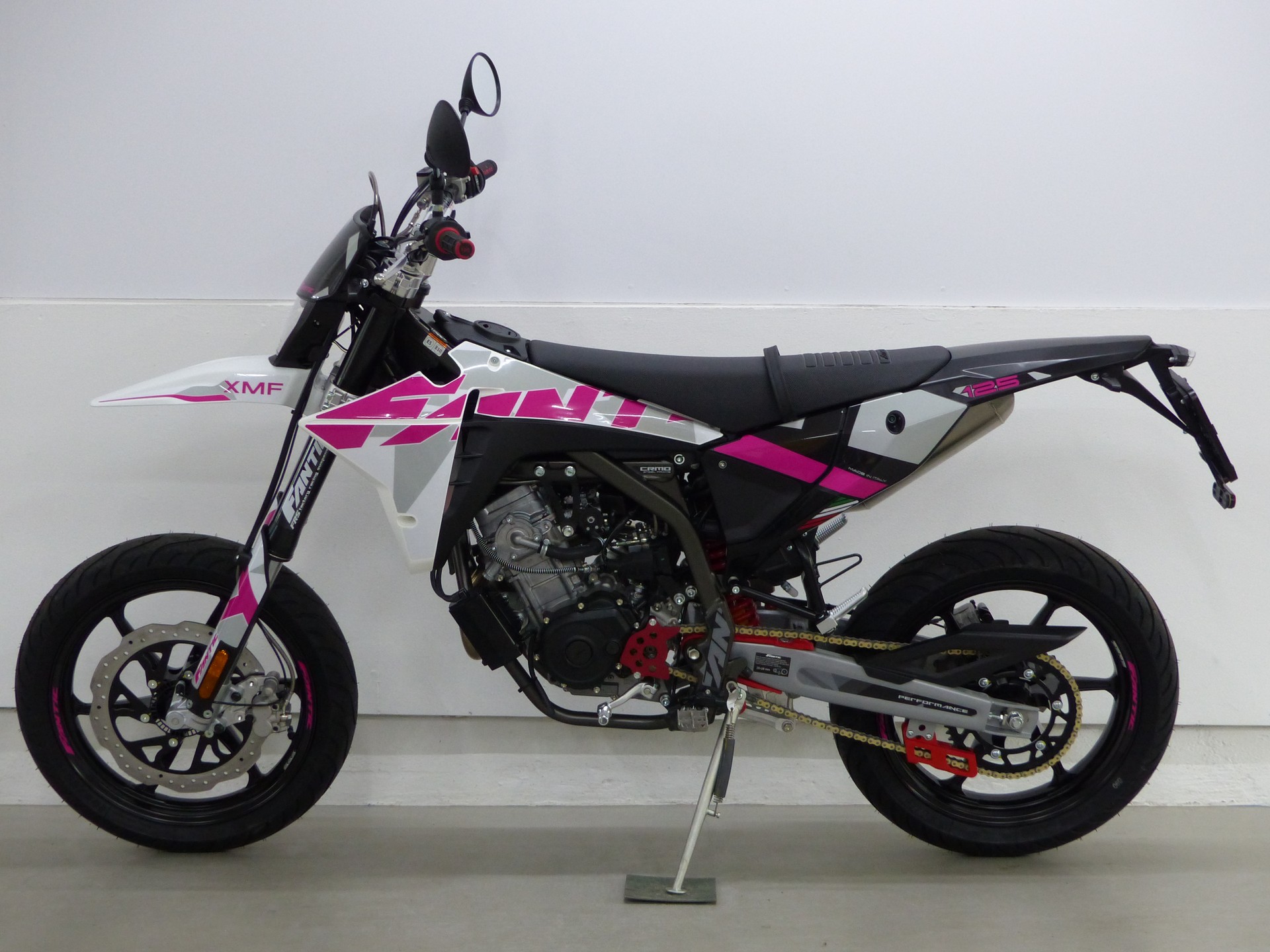 FANTIC XMF 125 Performance PINK EDITION-image-2