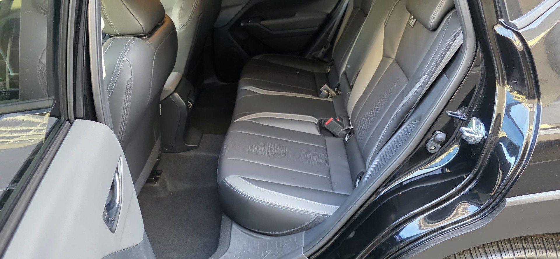 SUBARU Crosstrek 2.0 e-Boxer Luxury AWD Lineartronic-image-16