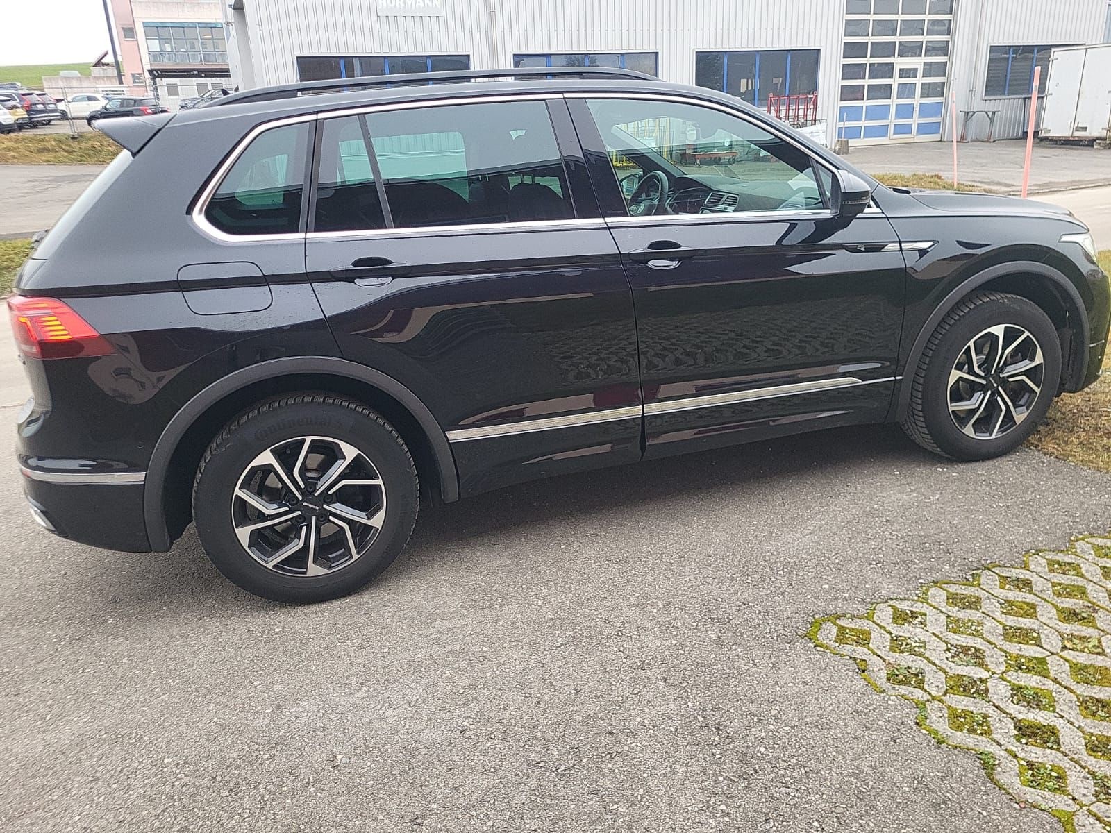 VW Tiguan 2.0 TDI SCR R-Line 4Motion DSG-image-3