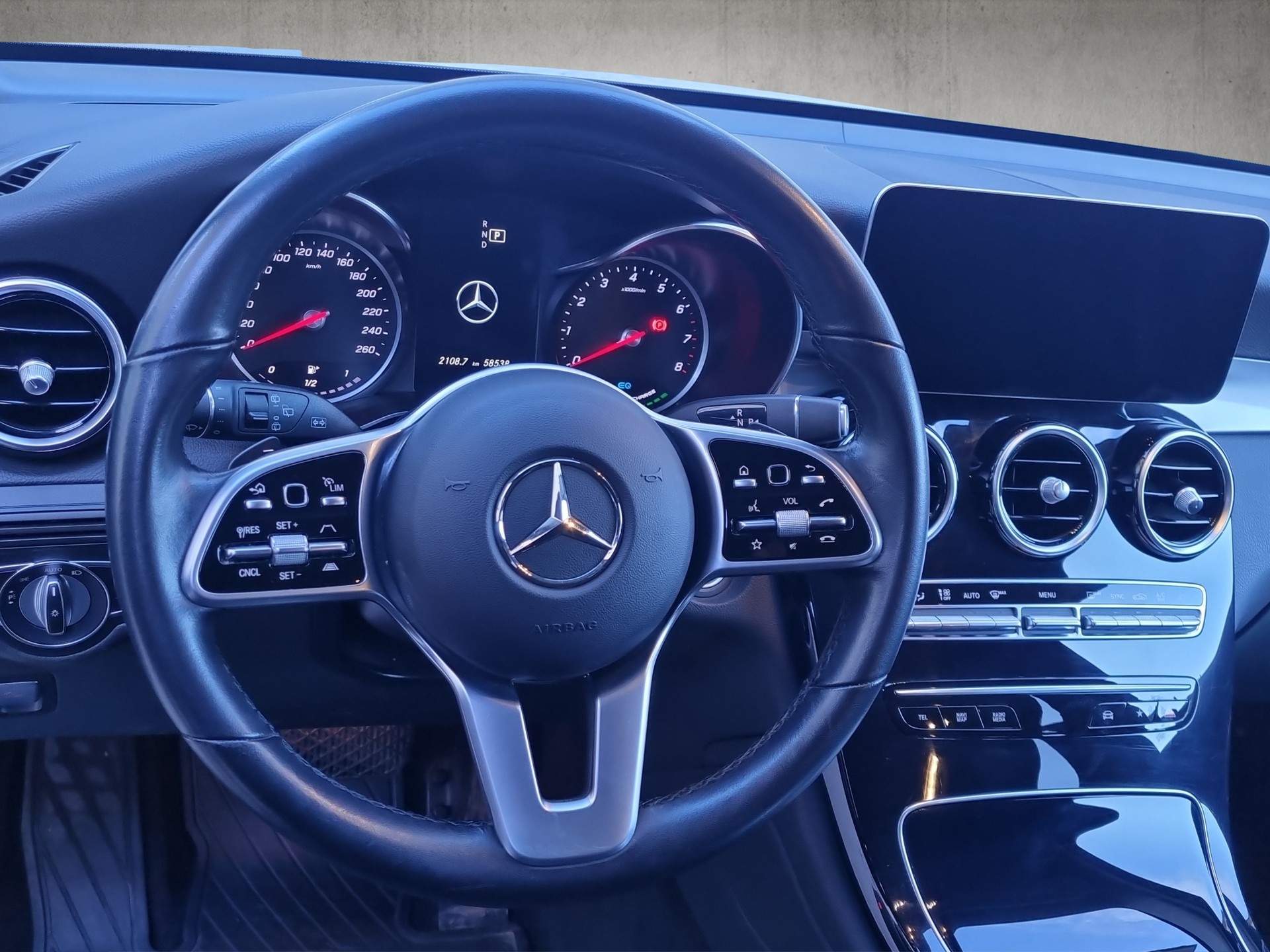 MERCEDES-BENZ GLC 200 4m-image-9