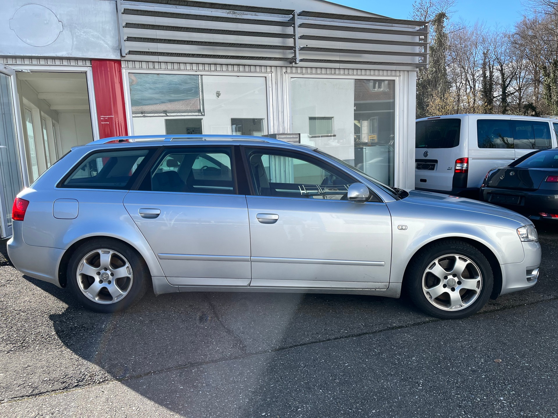 AUDI A4 Avant 2.0 Turbo FSI quattro-image-3