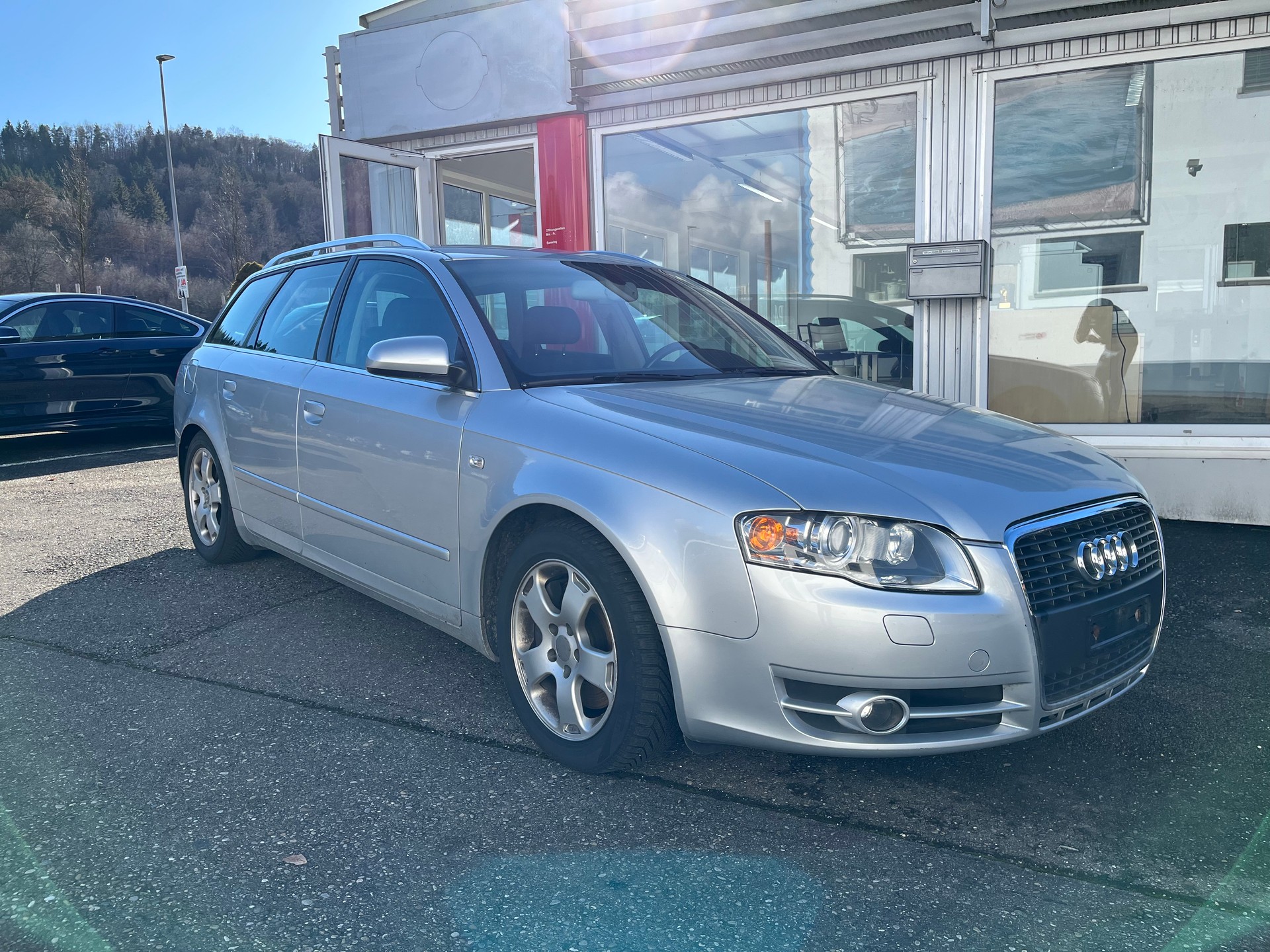 AUDI A4 Avant 2.0 Turbo FSI quattro-image-2