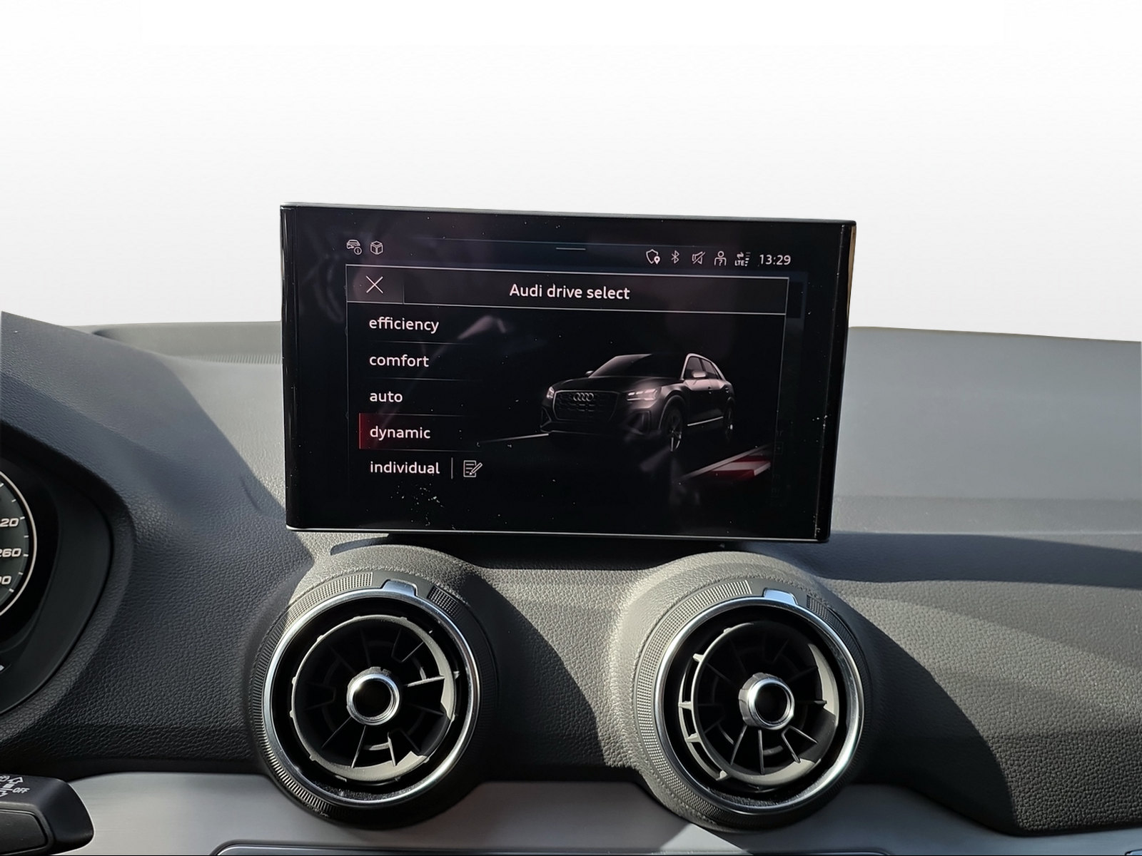 AUDI SQ2 TFSI quattro S-tronic-image-8