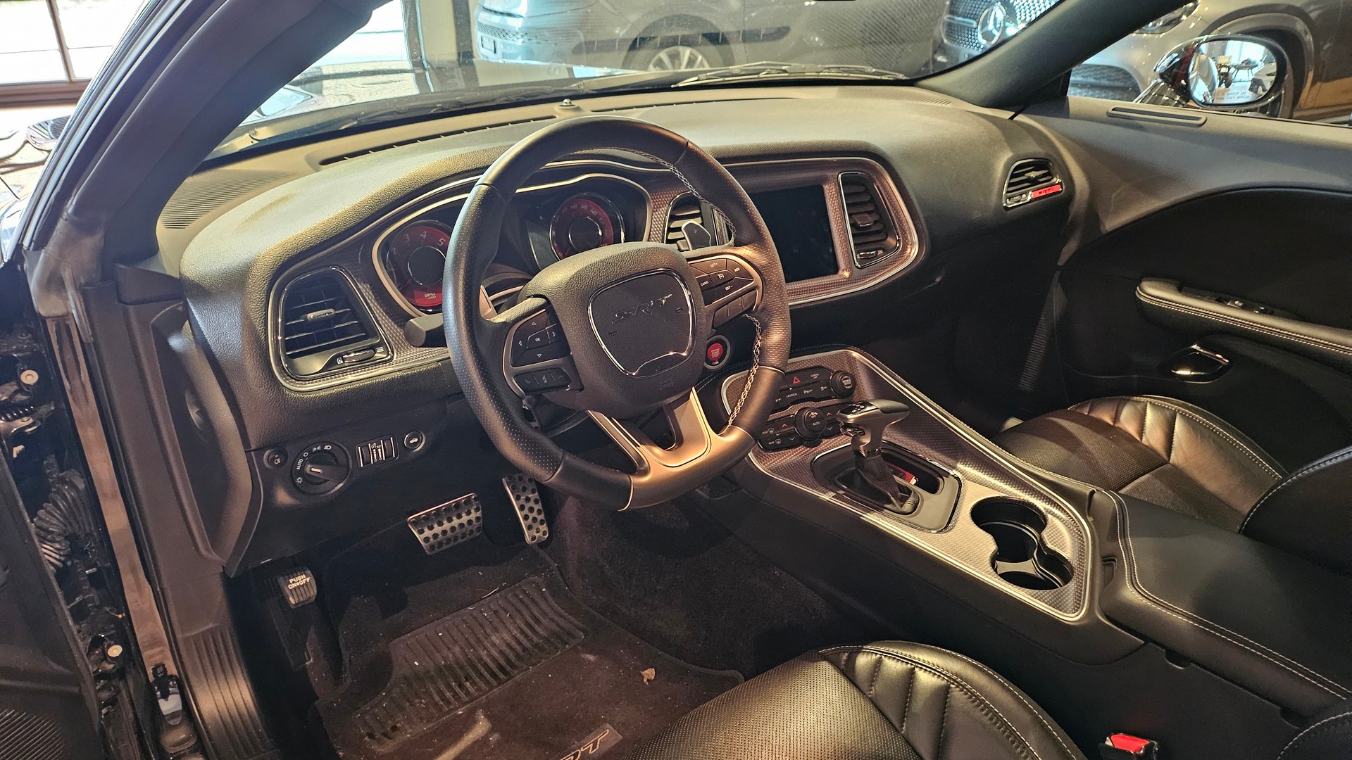 DODGE 6.2 SRT Hellcat-image-22