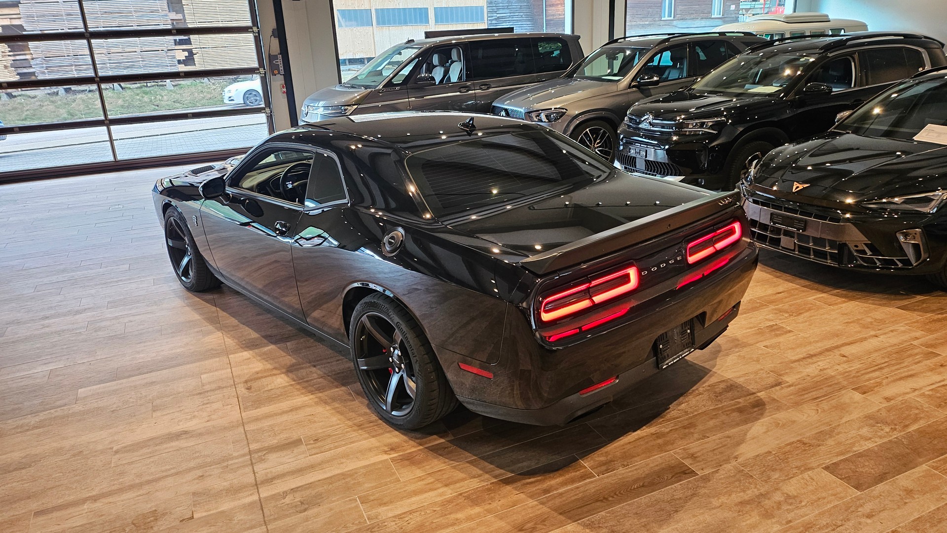 DODGE 6.2 SRT Hellcat-image-13