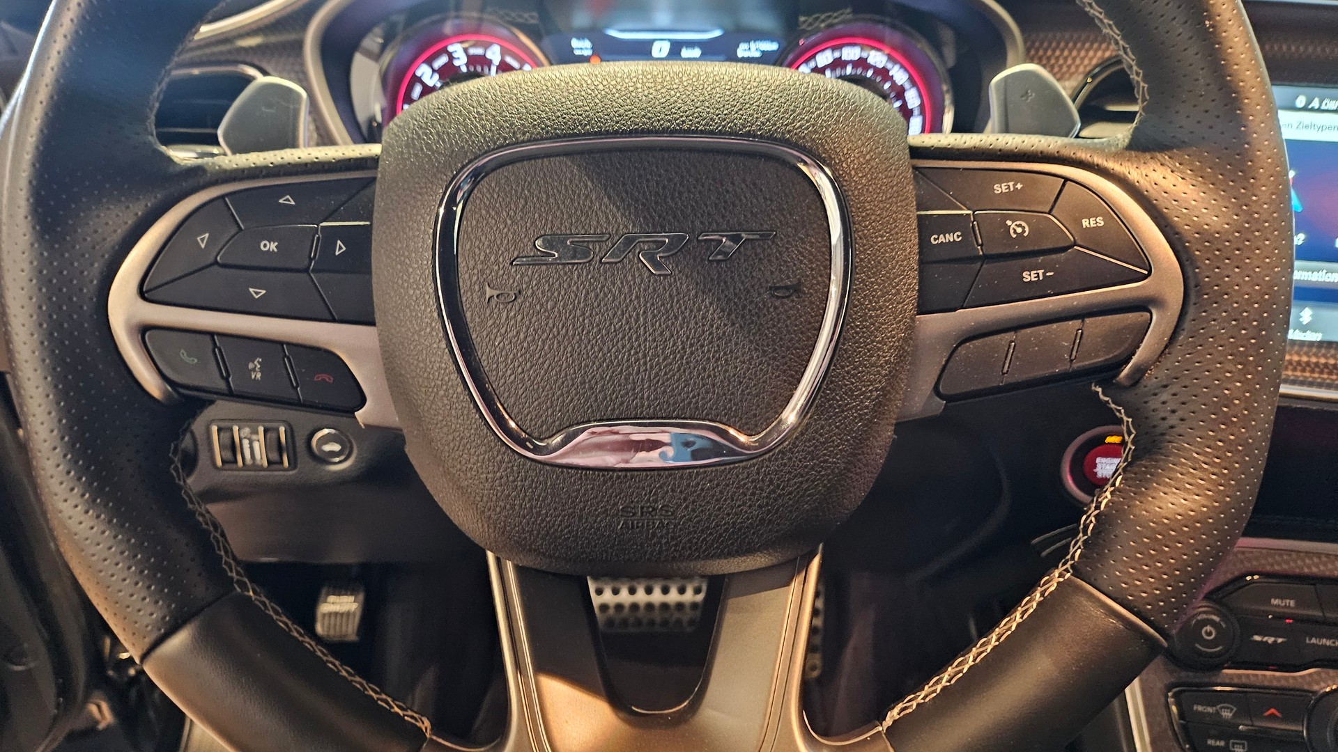 DODGE 6.2 SRT Hellcat-image-26