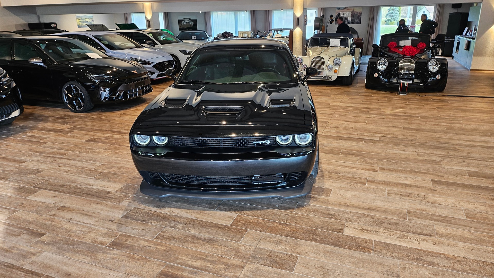 DODGE 6.2 SRT Hellcat-showroom-element-3