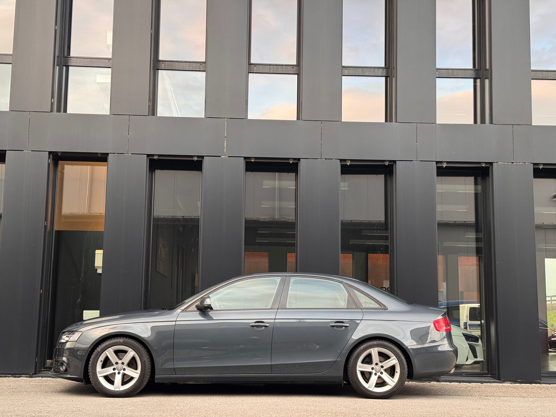AUDI A4 Limousine 2.0 TDI-image-3