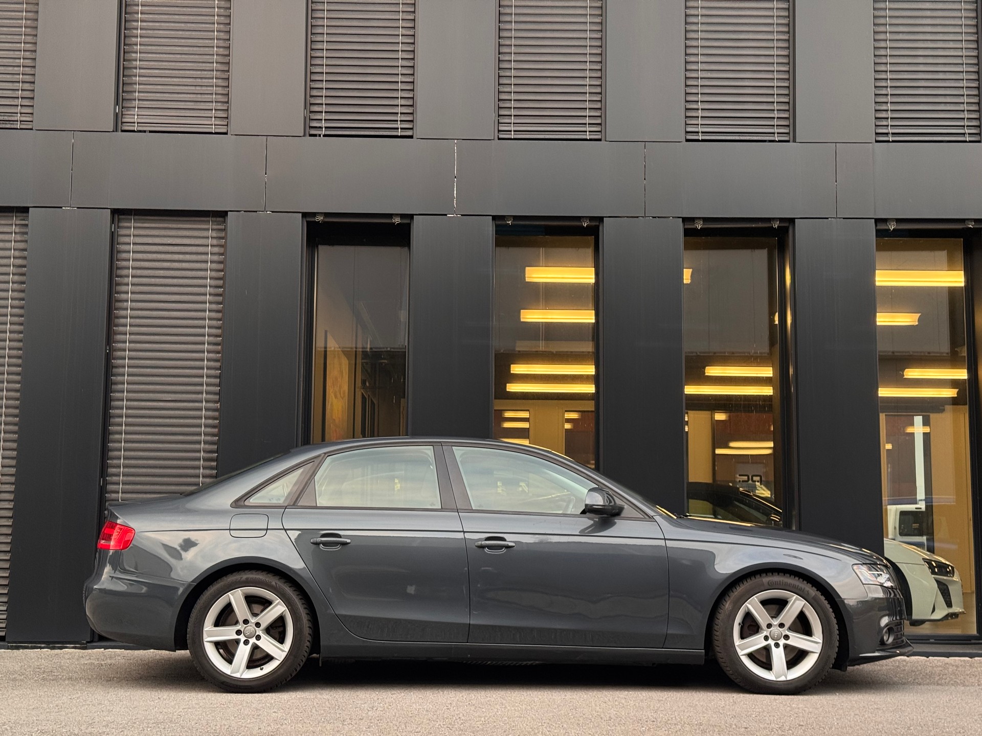 AUDI A4 Limousine 2.0 TDI-image-9