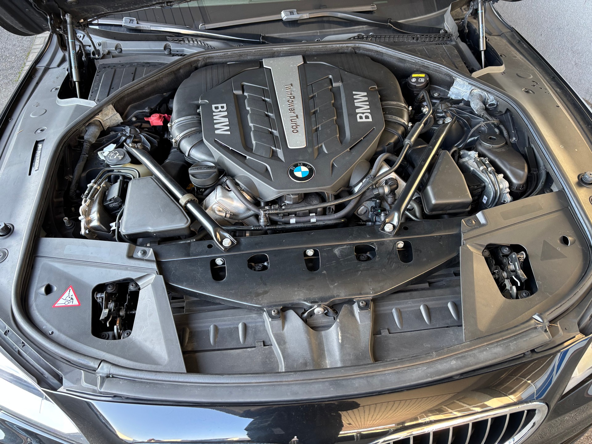 BMW 750i xDrive-image-10