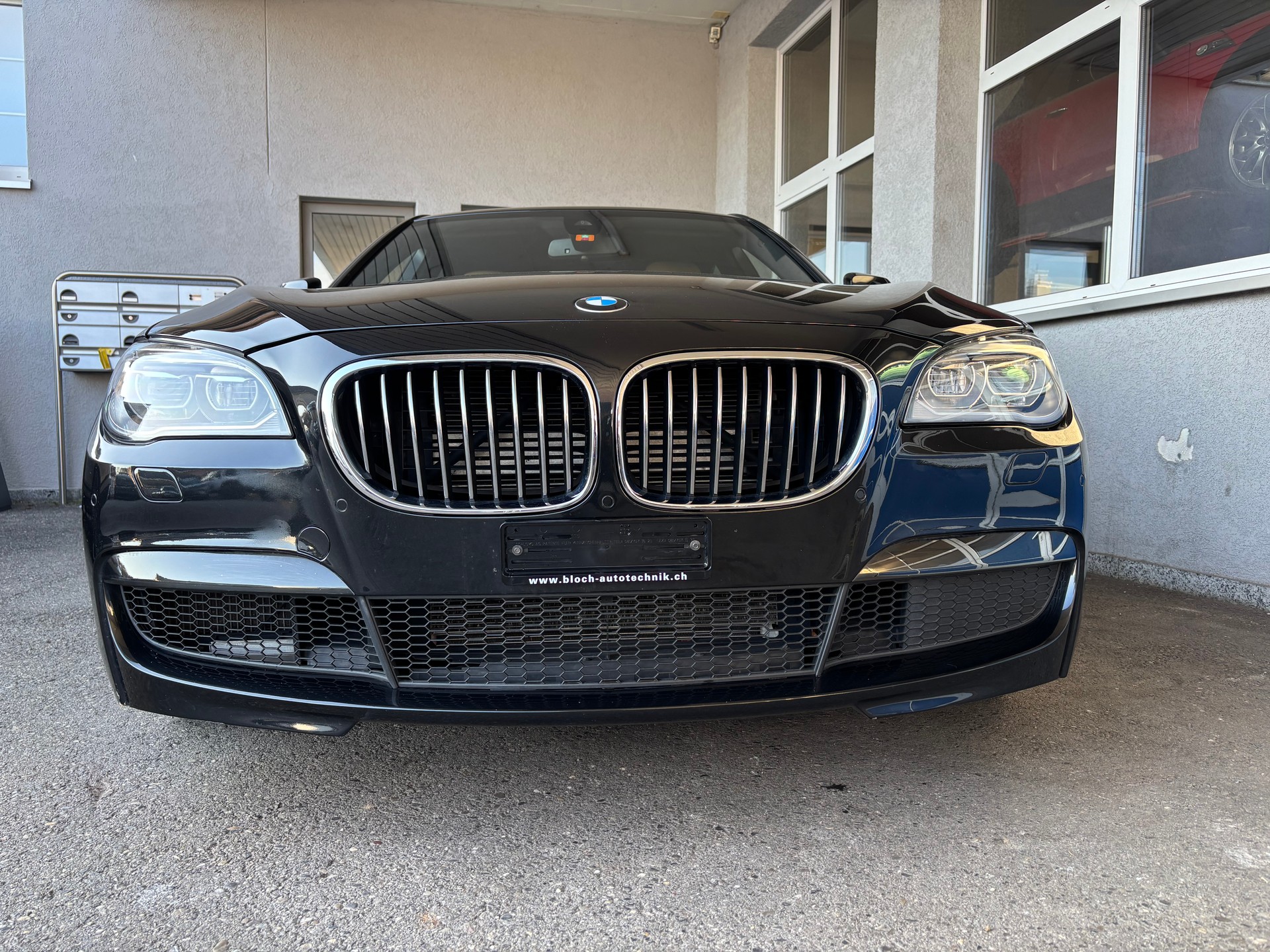 BMW 750i xDrive-image-5