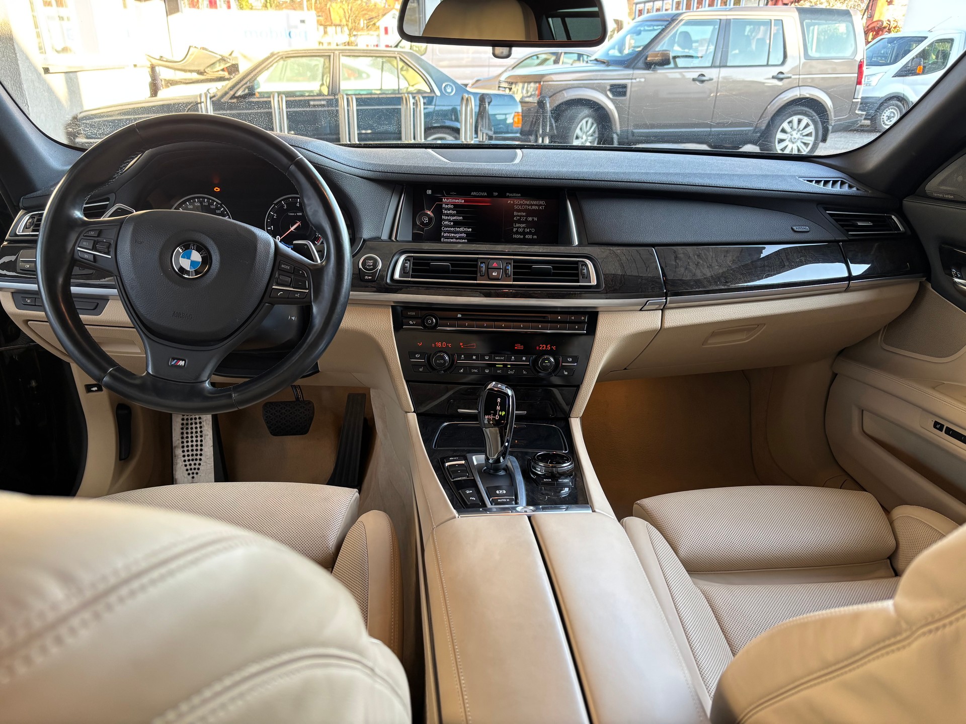 BMW 750i xDrive-image-8