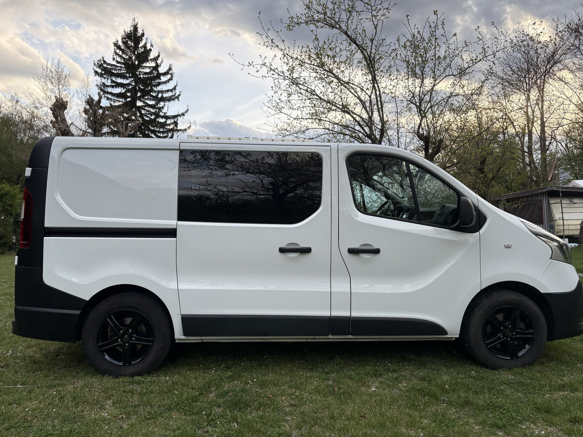 RENAULT TRAFIC-image-5