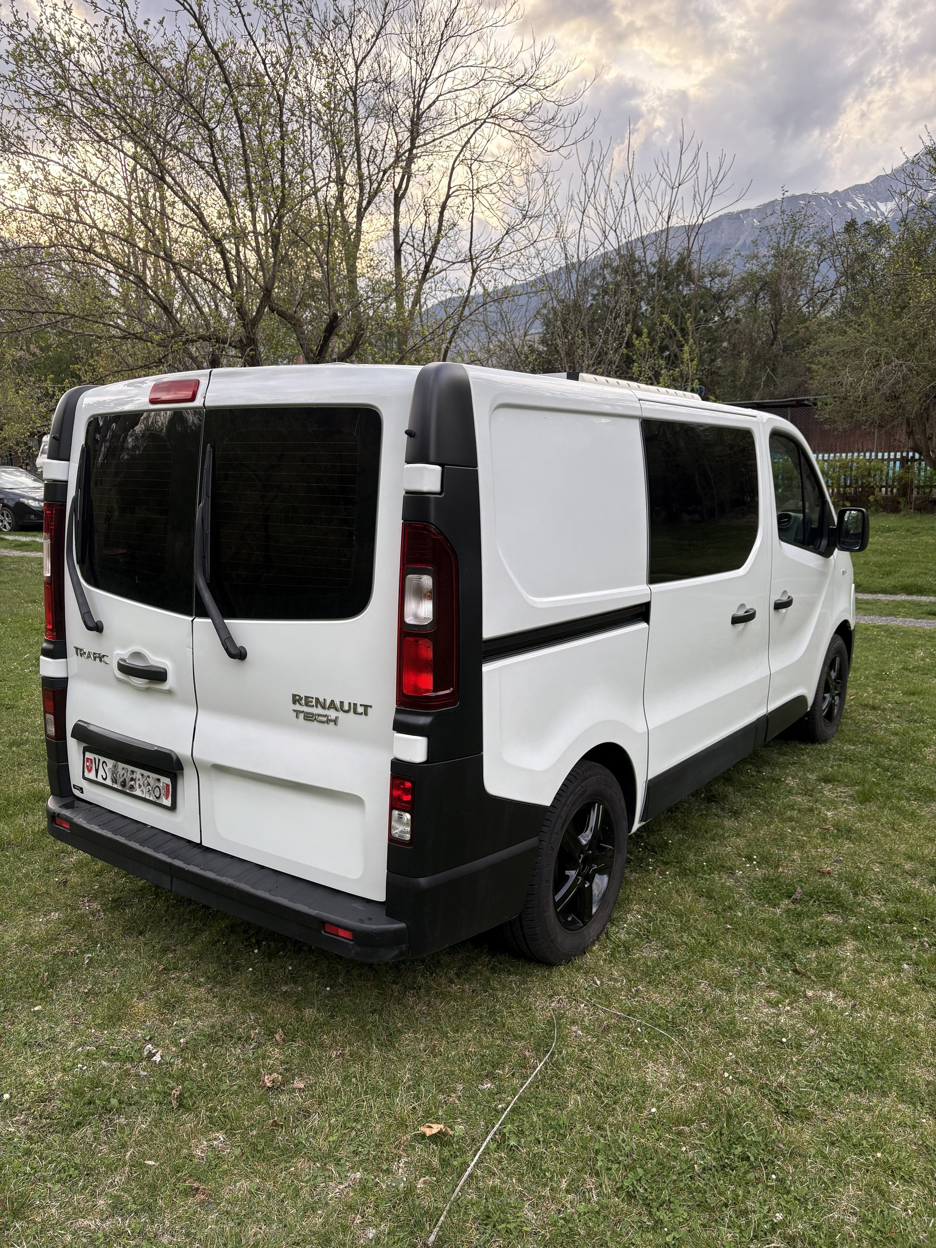 RENAULT TRAFIC-image-4