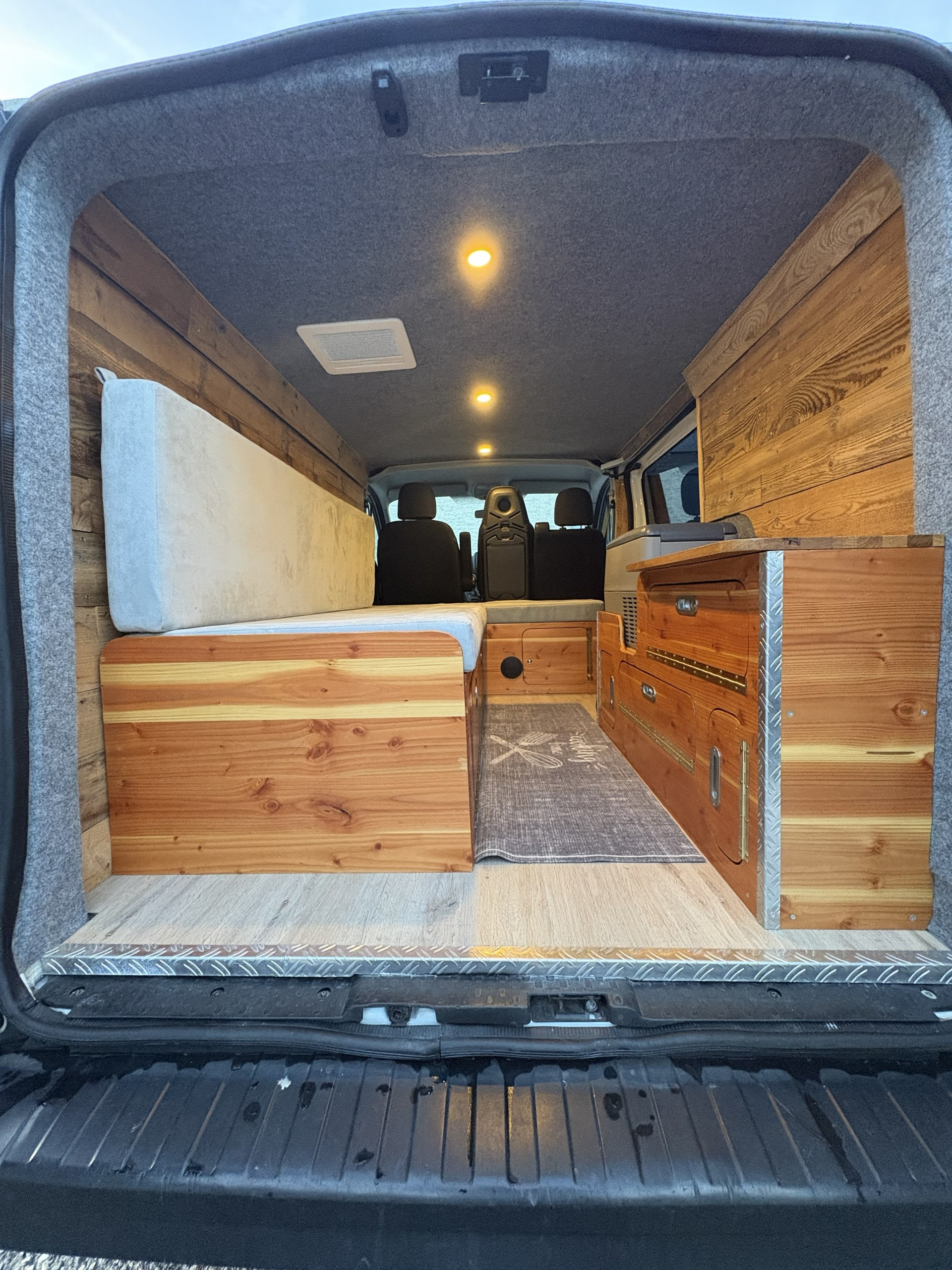 RENAULT TRAFIC-image-8