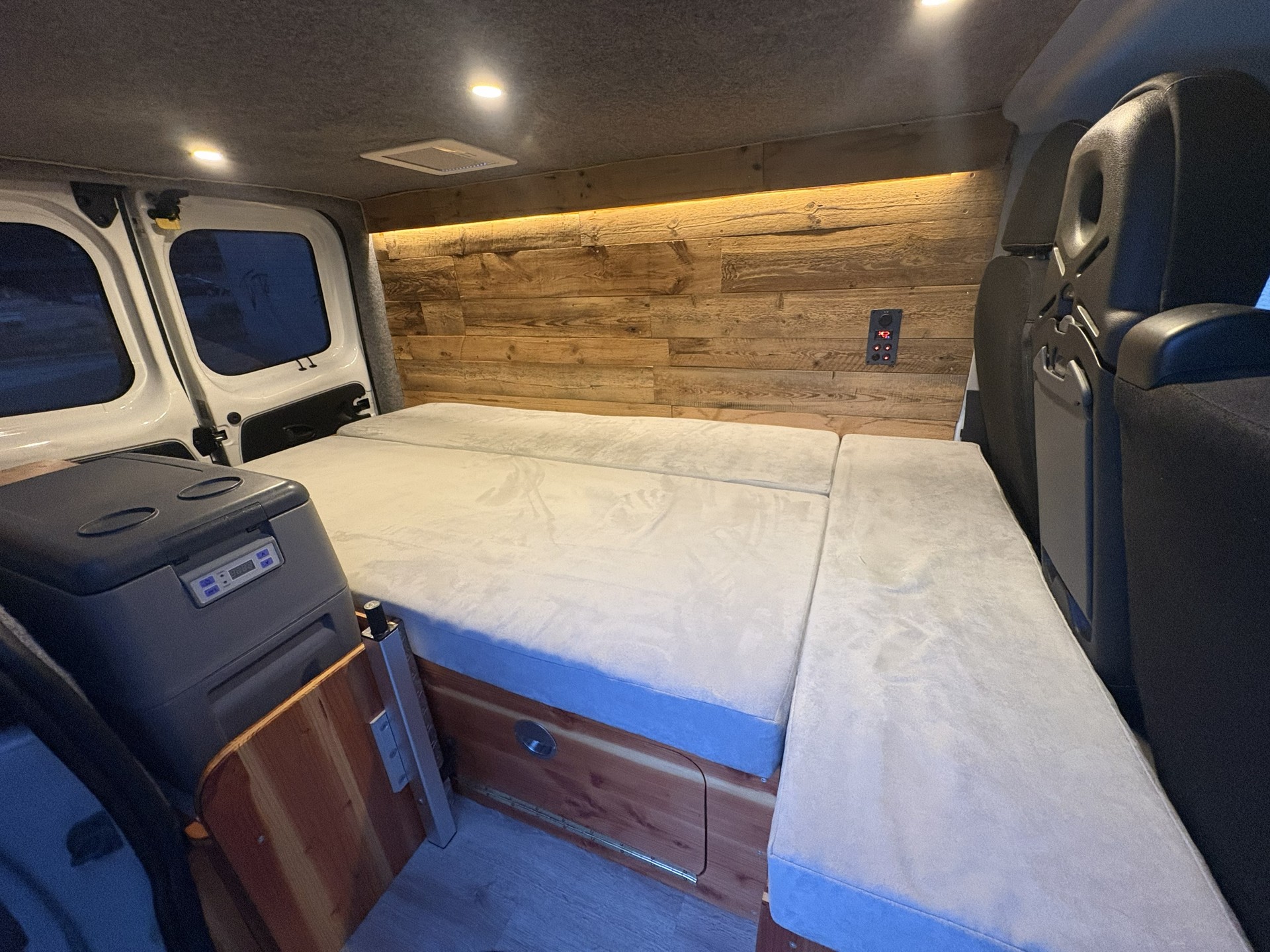 RENAULT TRAFIC-image-12