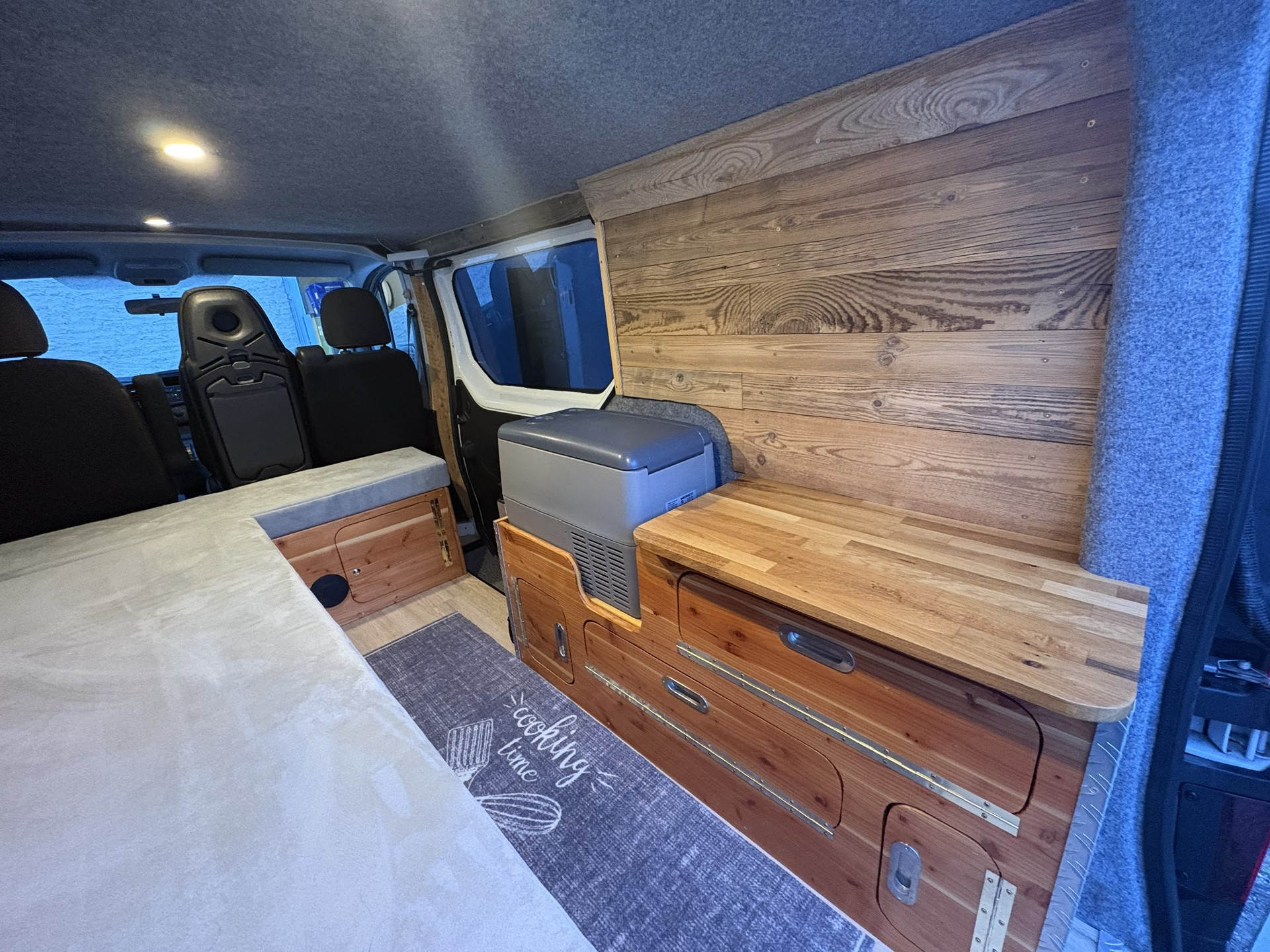 RENAULT TRAFIC-image-9