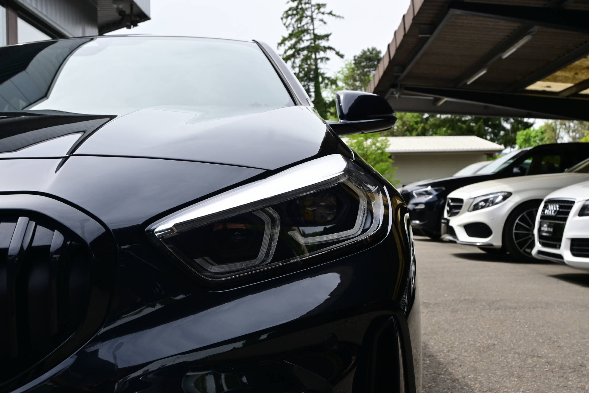 BMW 118i *M-Sportpaket*-showroom-element-3