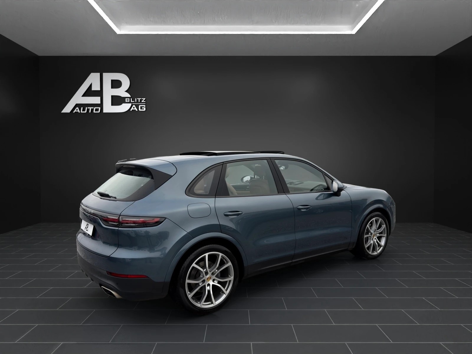 PORSCHE Cayenne-image-4