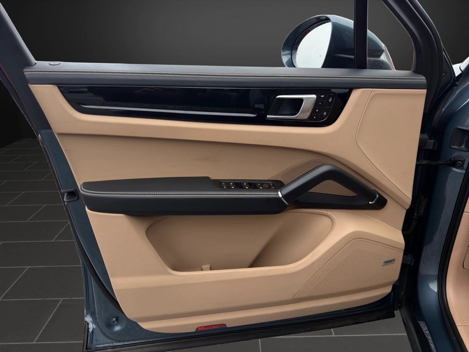 PORSCHE Cayenne-image-14