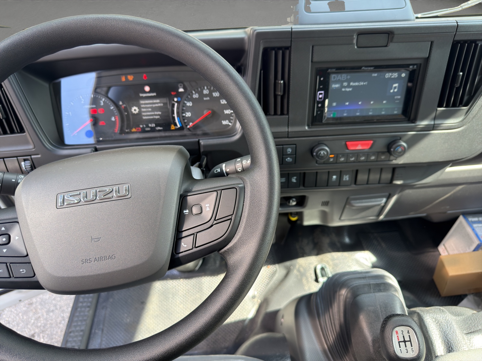 ISUZU M 27 F-image-7