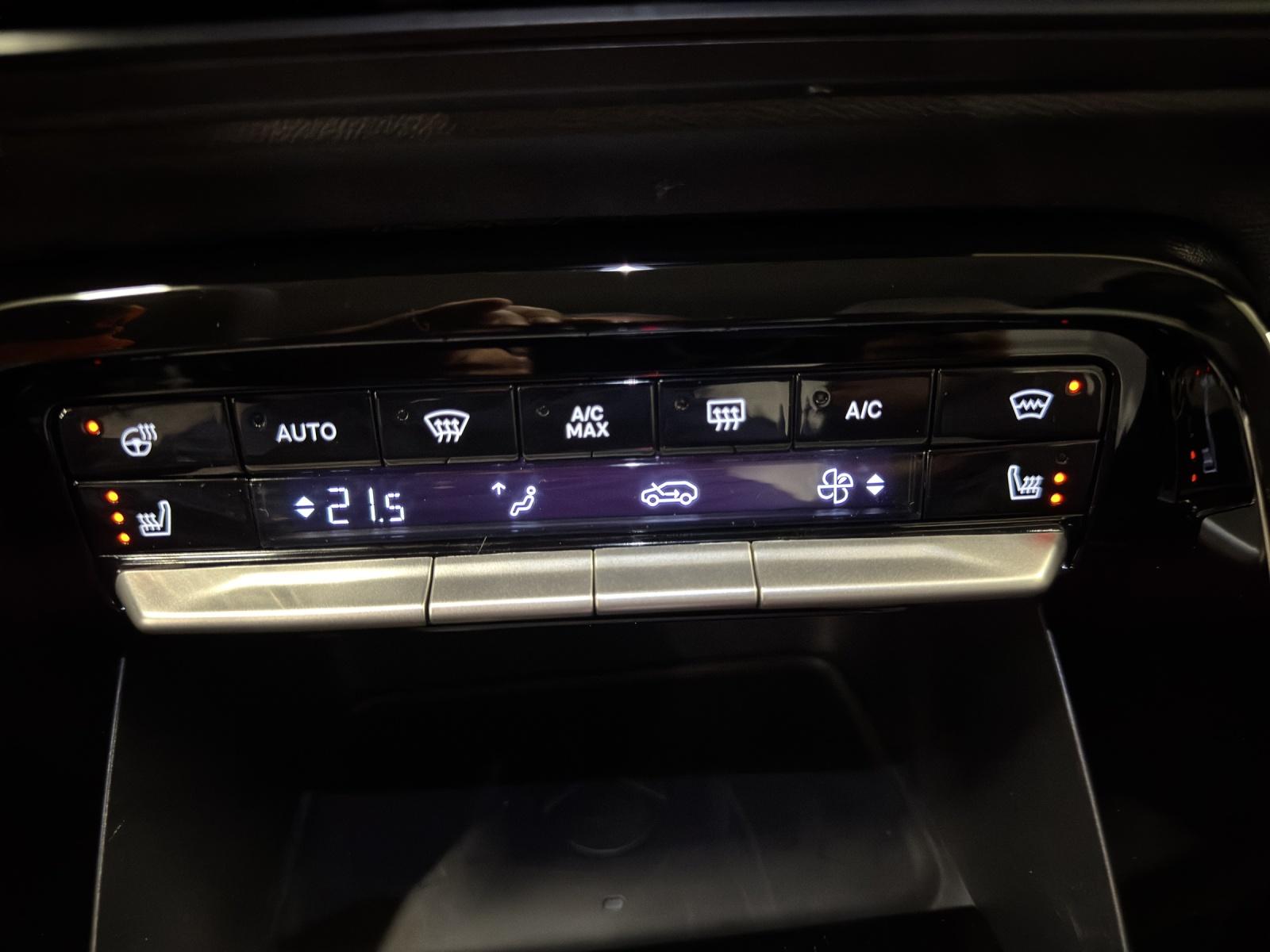 CITROEN C3 1.2 Hybrid Edition Tricolore Automat-image-9