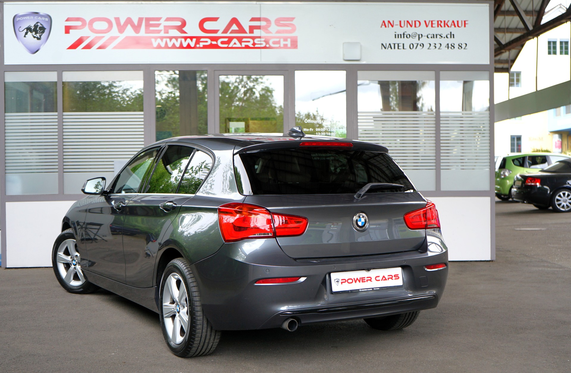 BMW 118i Sport Line Steptronic-showroom-element-1