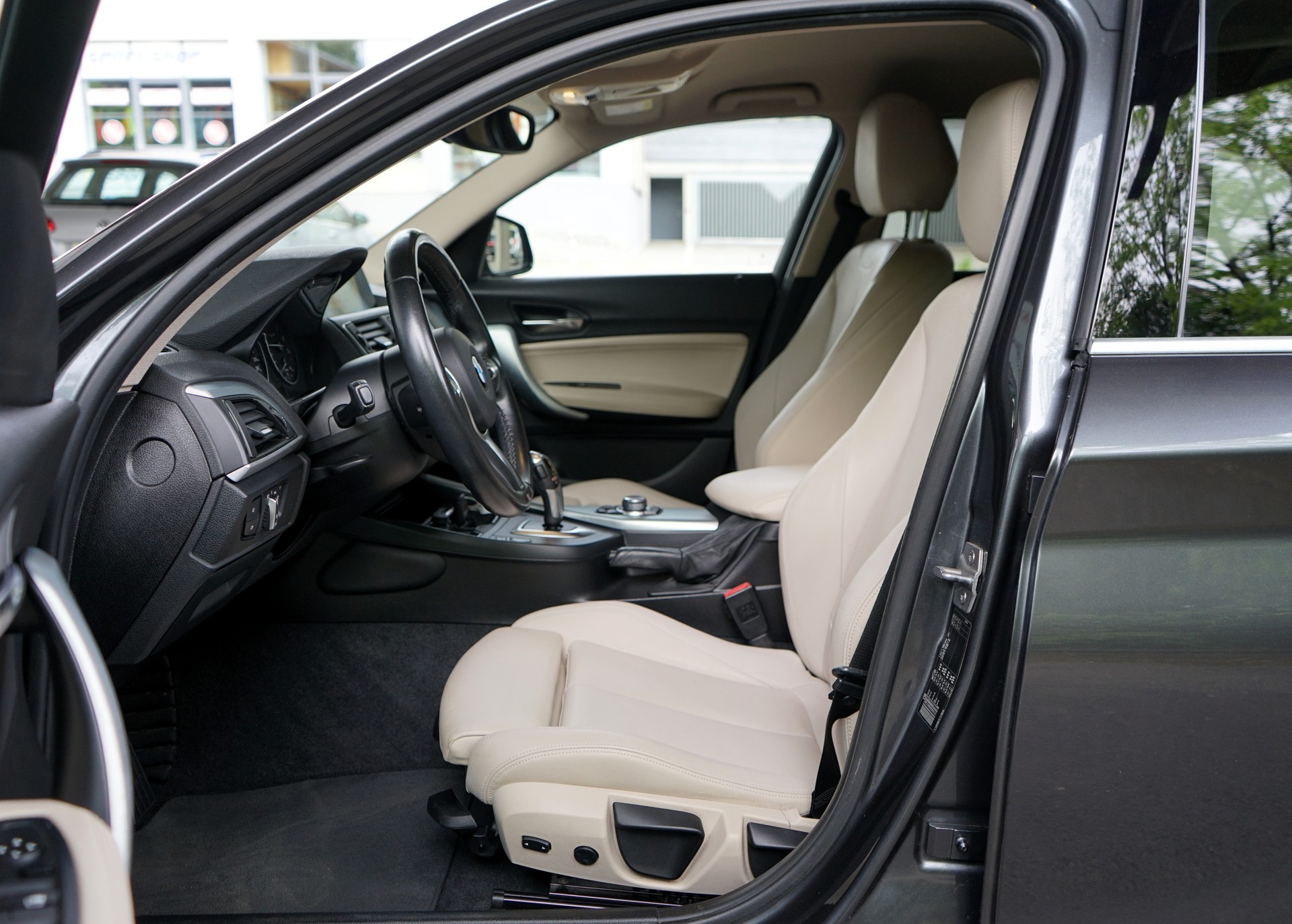 BMW 118i Sport Line Steptronic-image-5