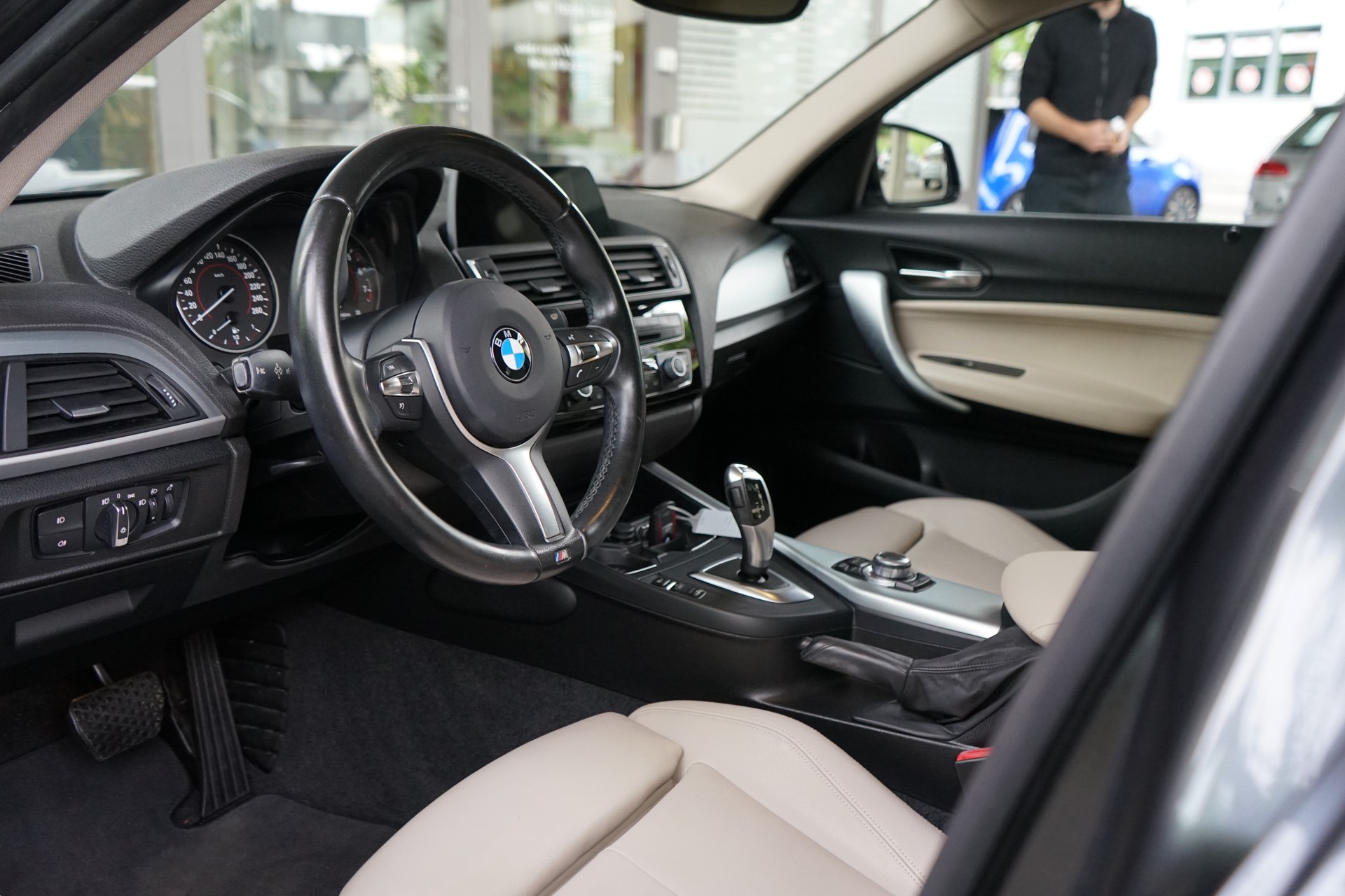 BMW 118i Sport Line Steptronic-image-4
