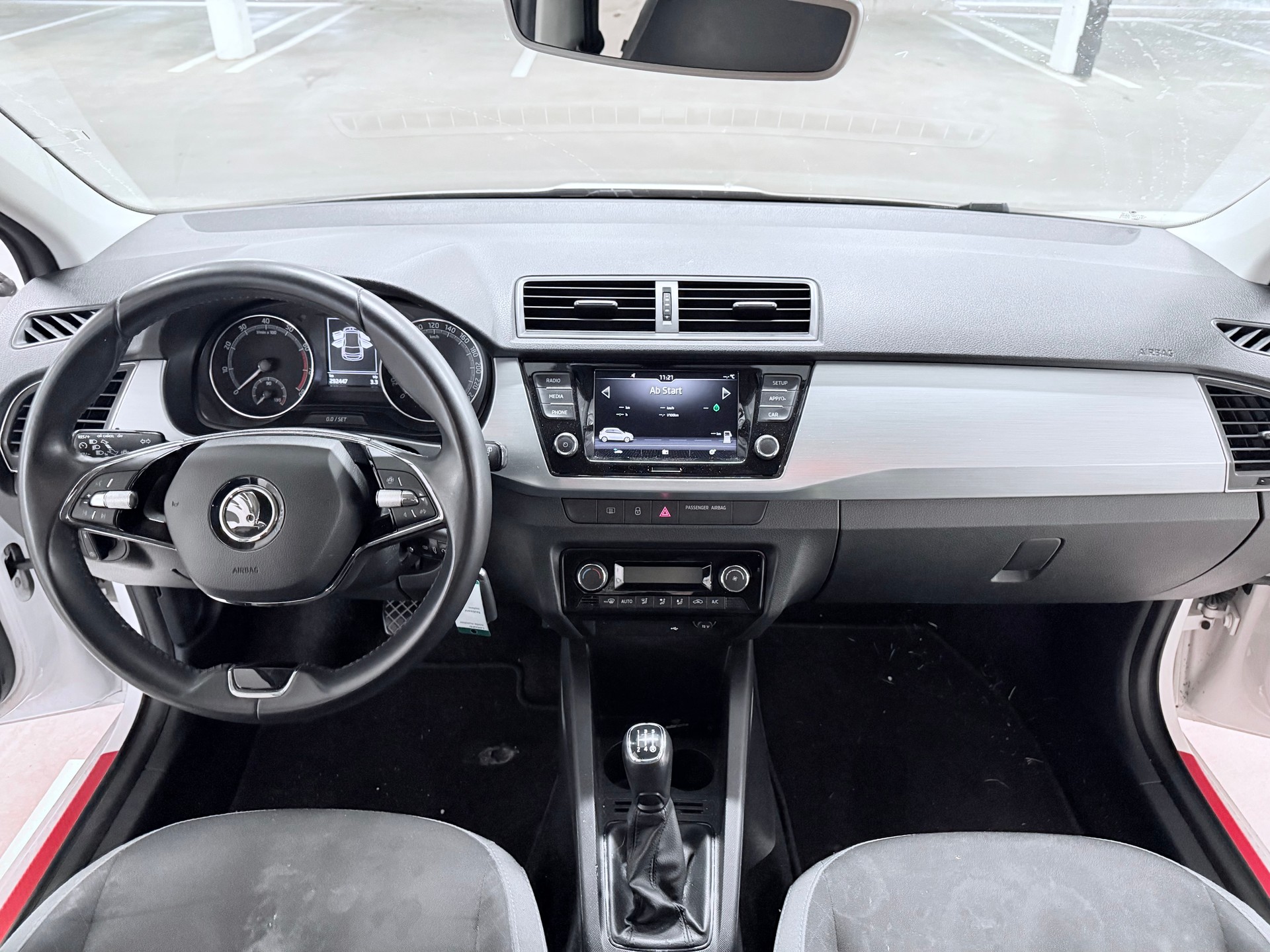 SKODA Fabia 1.0 MPI Ambition-image-9