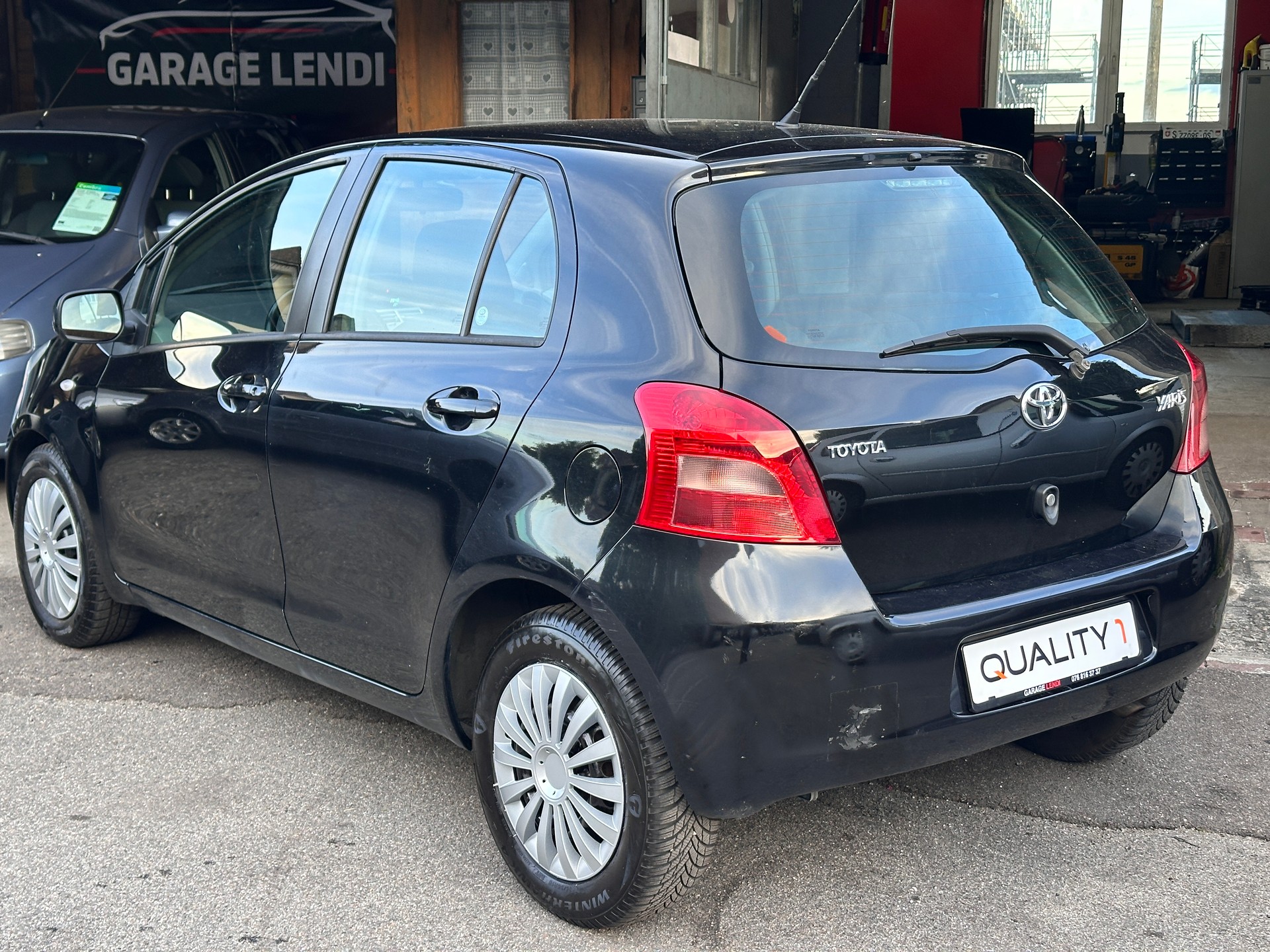 TOYOTA Yaris 1.3 Linea Sol-showroom-element-2