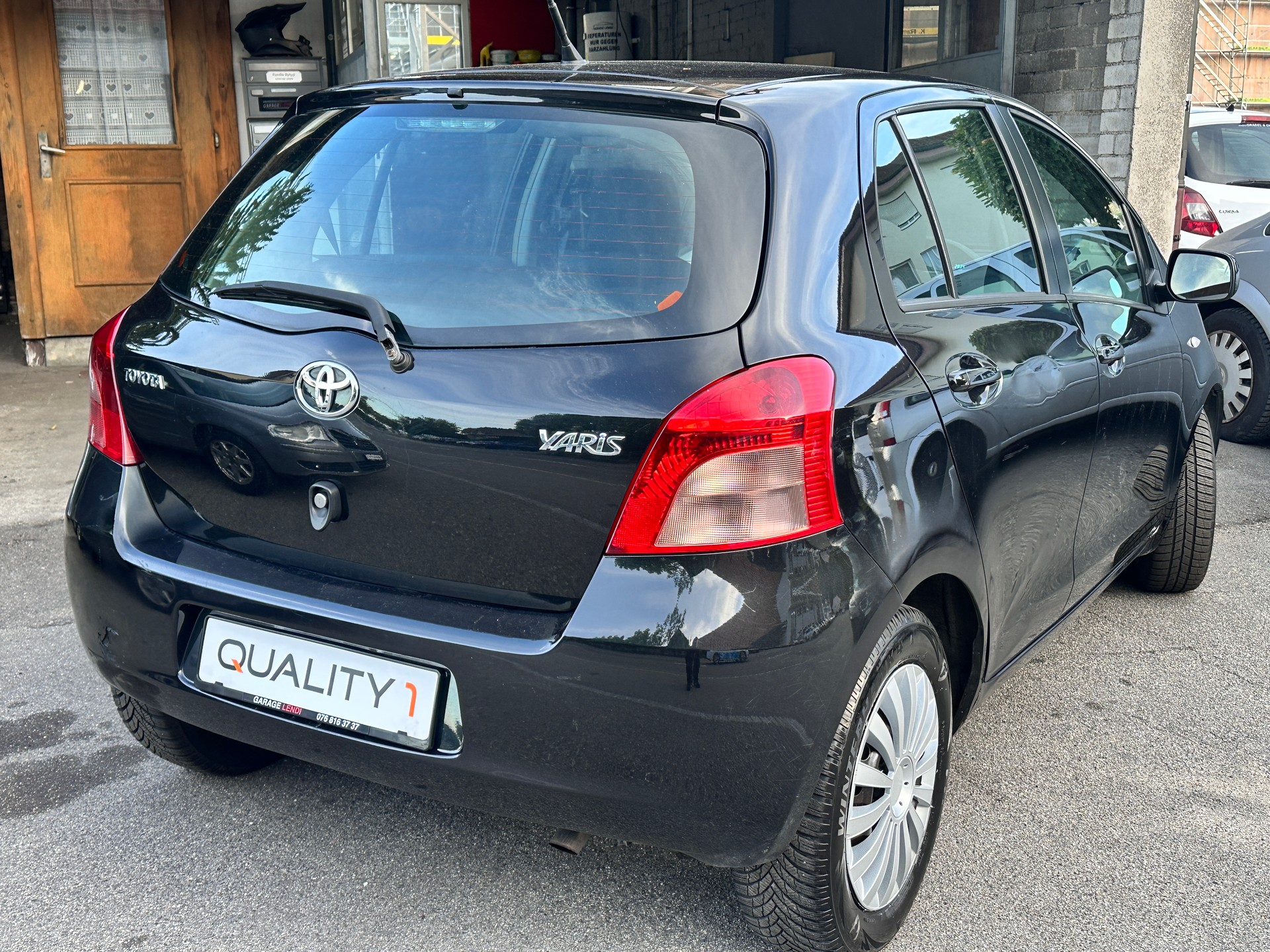 TOYOTA Yaris 1.3 Linea Sol-image-9