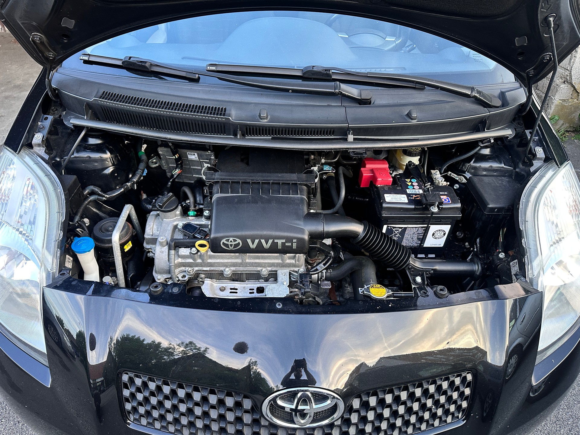TOYOTA Yaris 1.3 Linea Sol-showroom-element-1