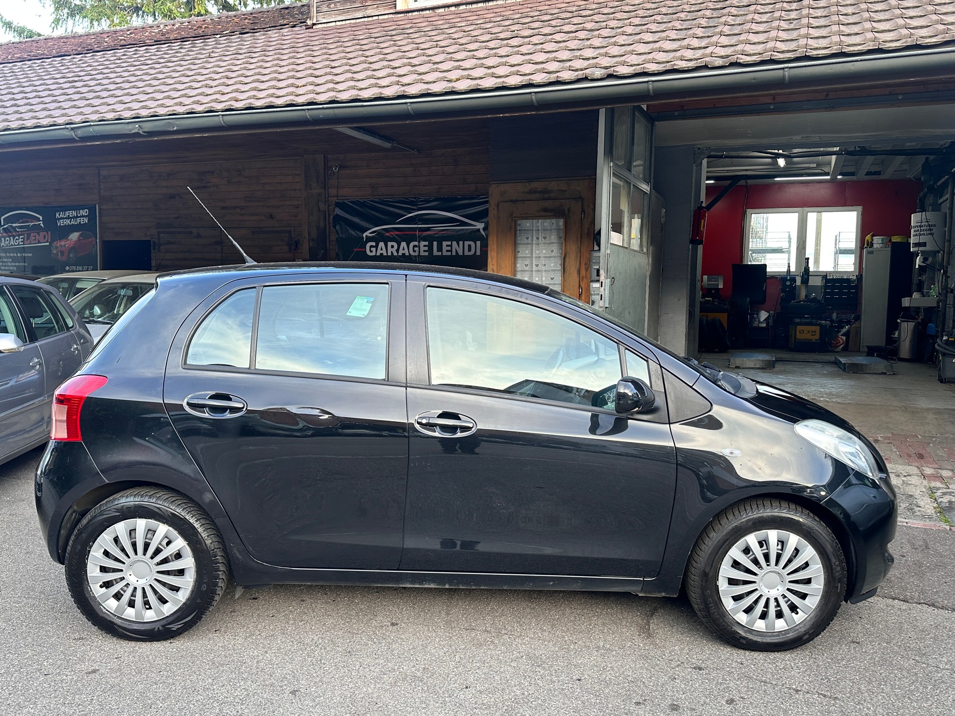 TOYOTA Yaris 1.3 Linea Sol-image-7