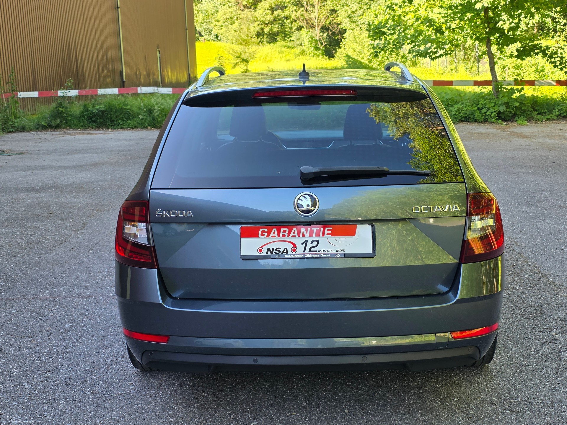SKODA Octavia Combi 2.0 TDI Swiss Edition DSG-image-3