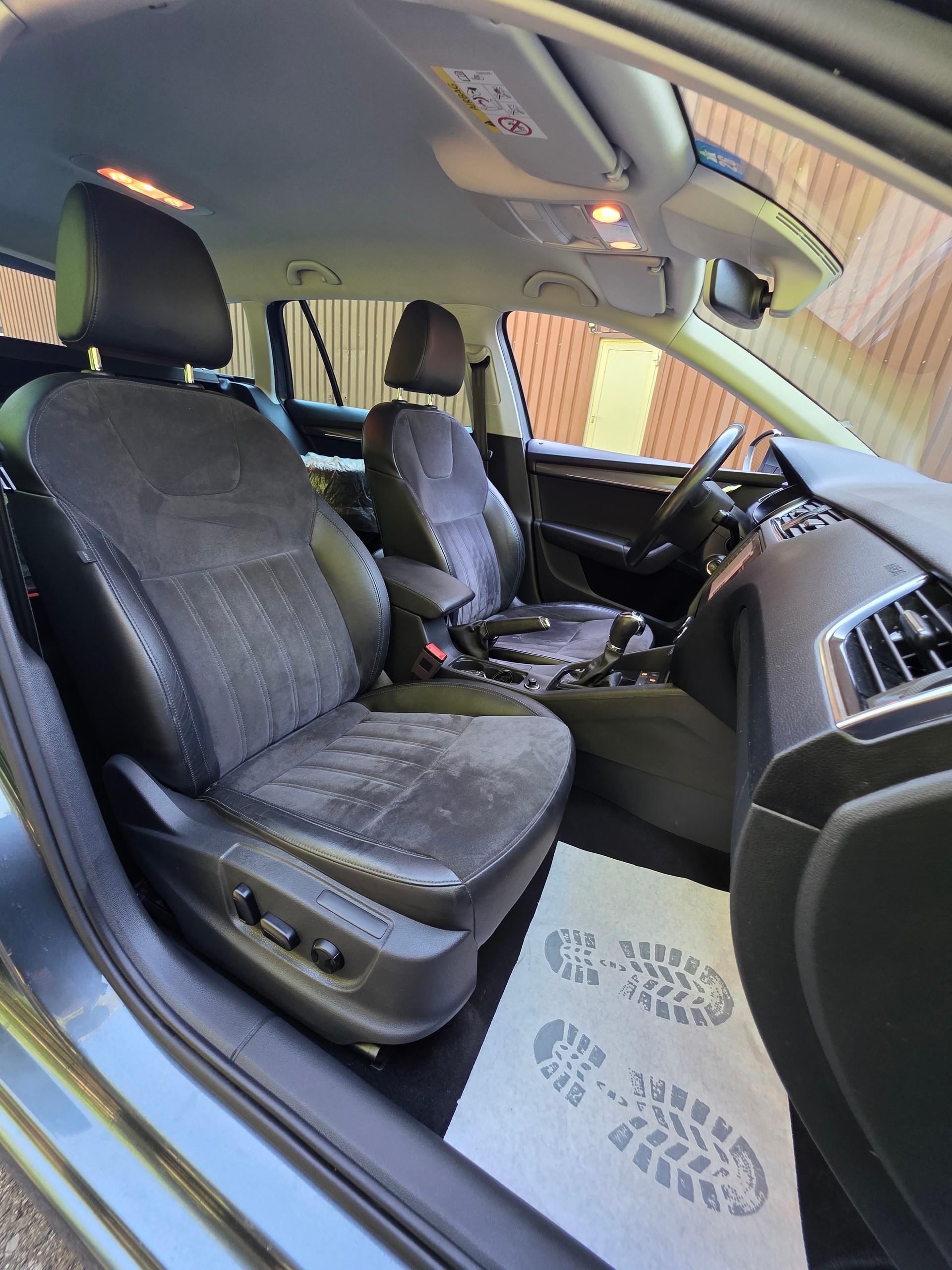 SKODA Octavia Combi 2.0 TDI Swiss Edition DSG-image-7