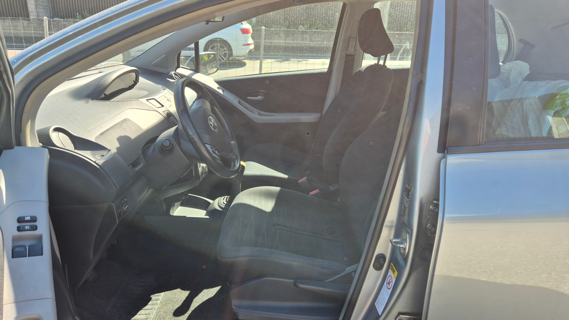 TOYOTA Yaris 1.3 Linea Luna-image-7