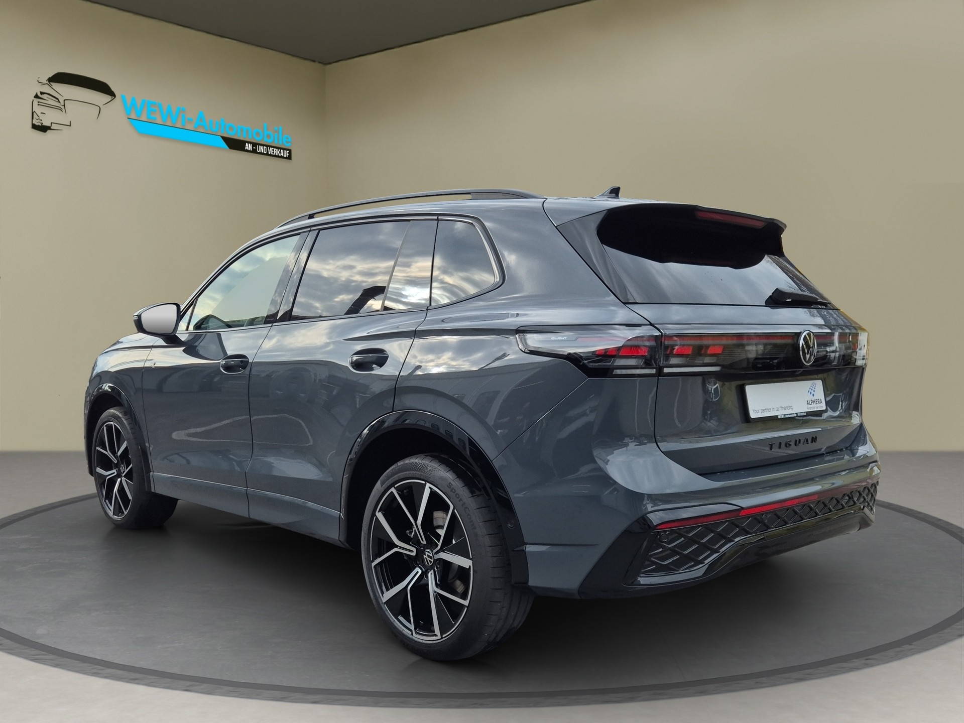 VW Tiguan 2.0 TSI DSG R-Line 4Motion-showroom-element-2