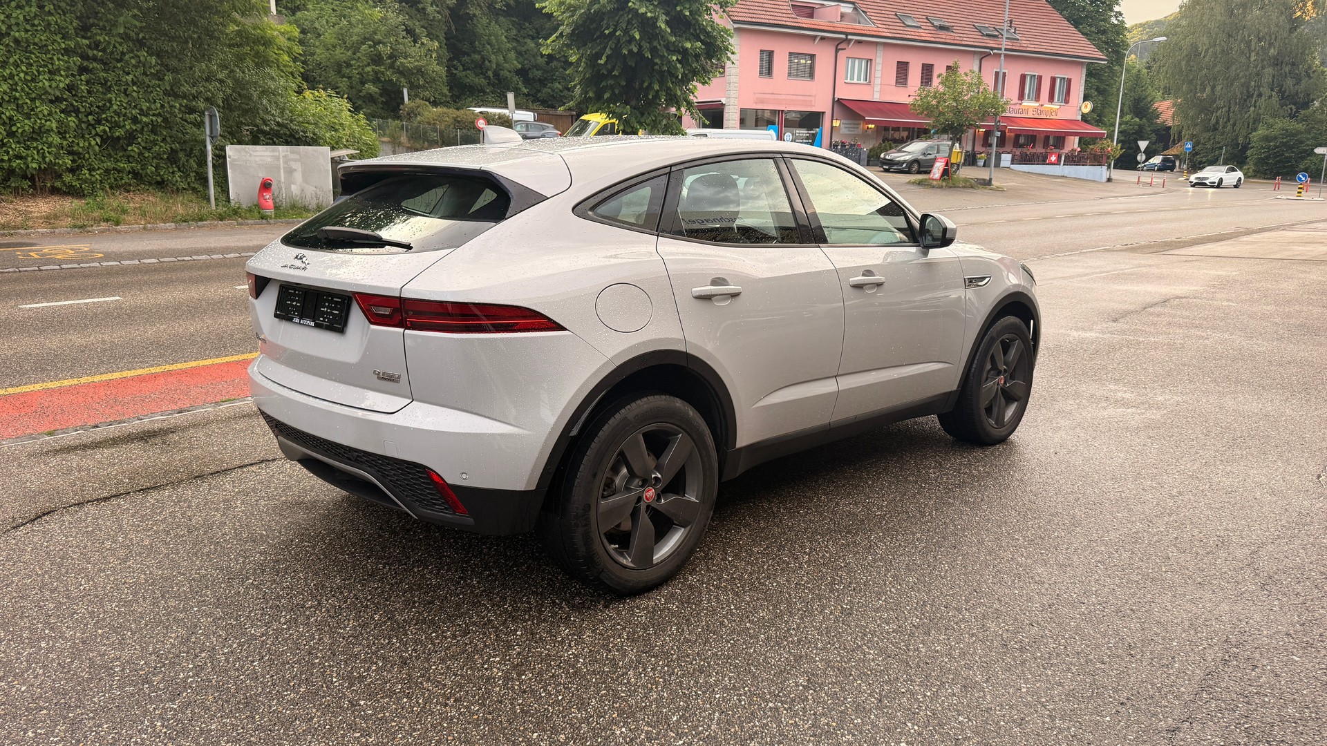 JAGUAR E-Pace 2.0d D150 AWD Automatik-image-6