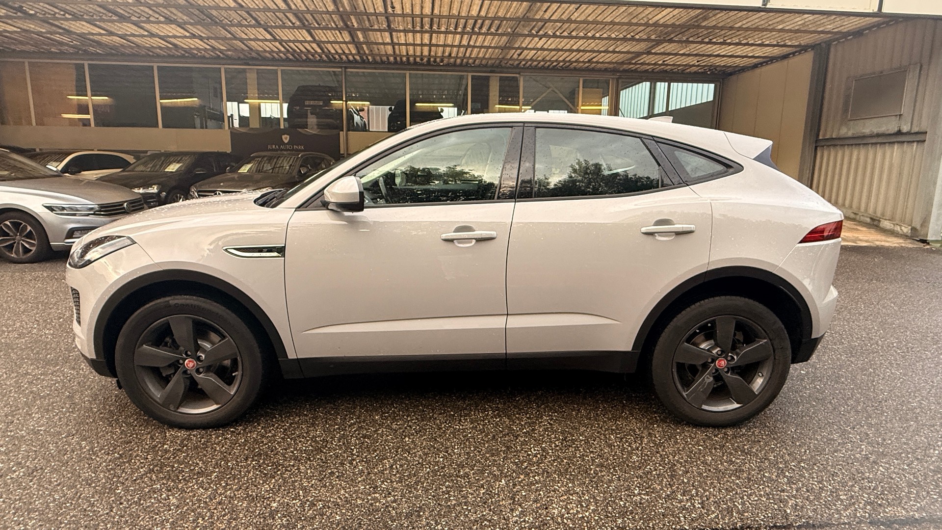 JAGUAR E-Pace 2.0d D150 AWD Automatik-showroom-element-3