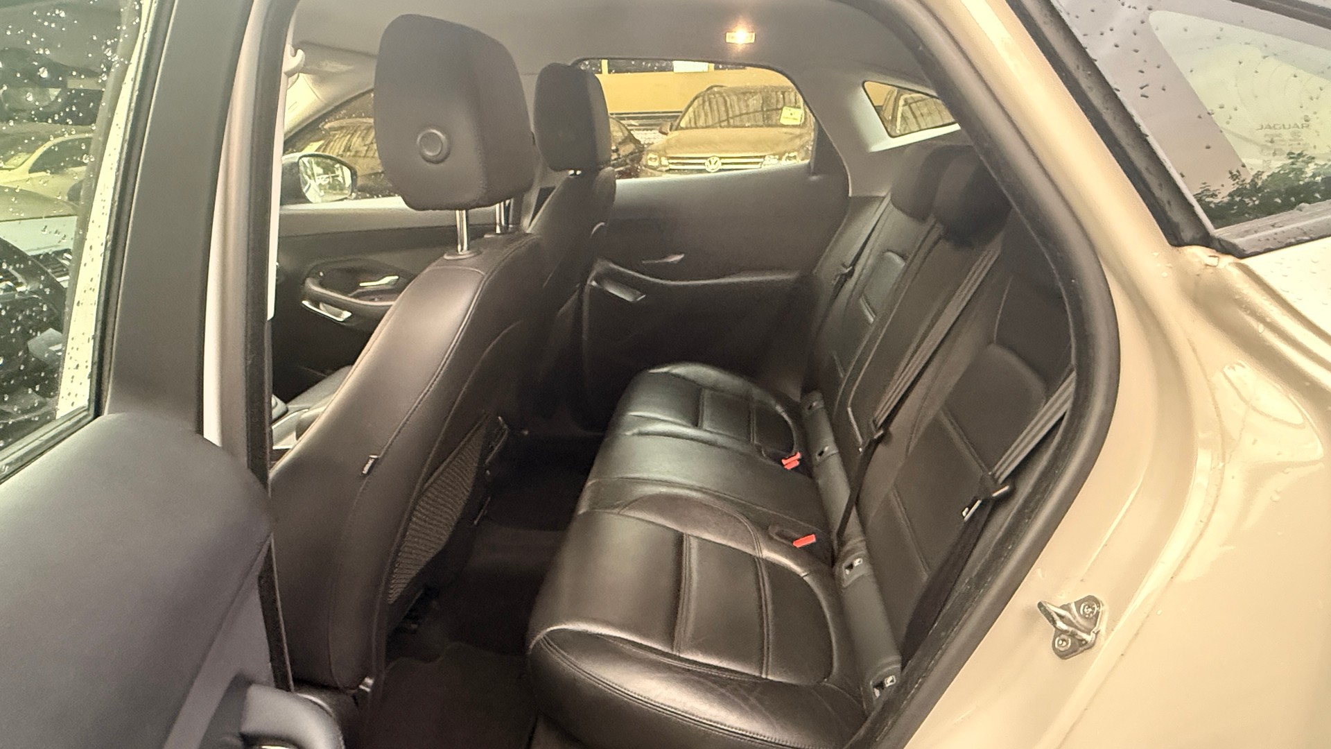 JAGUAR E-Pace 2.0d D150 AWD Automatik-image-8
