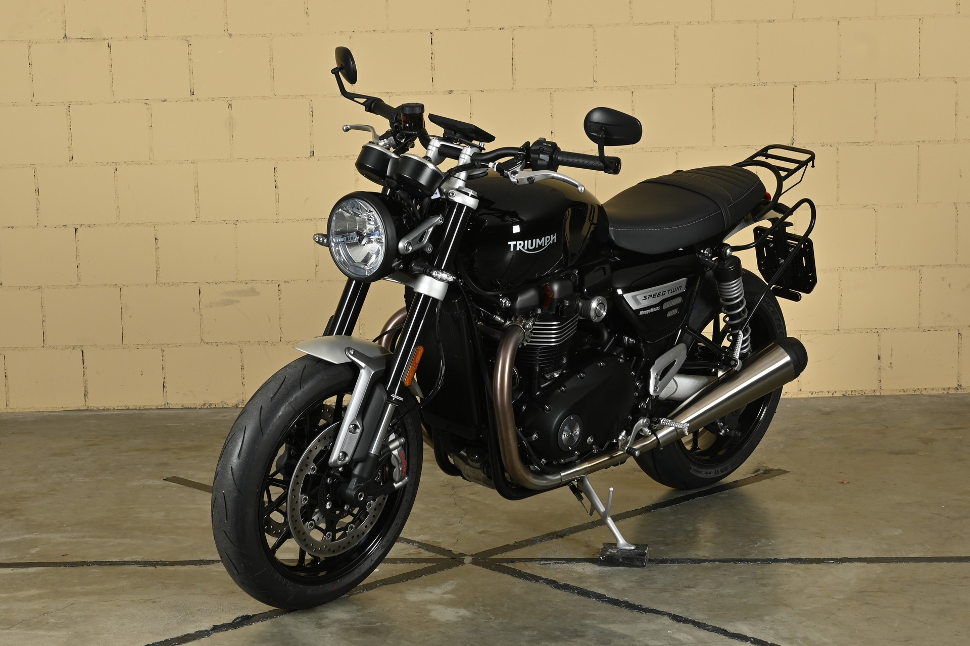 TRIUMPH Speed Twin 1200-image-2
