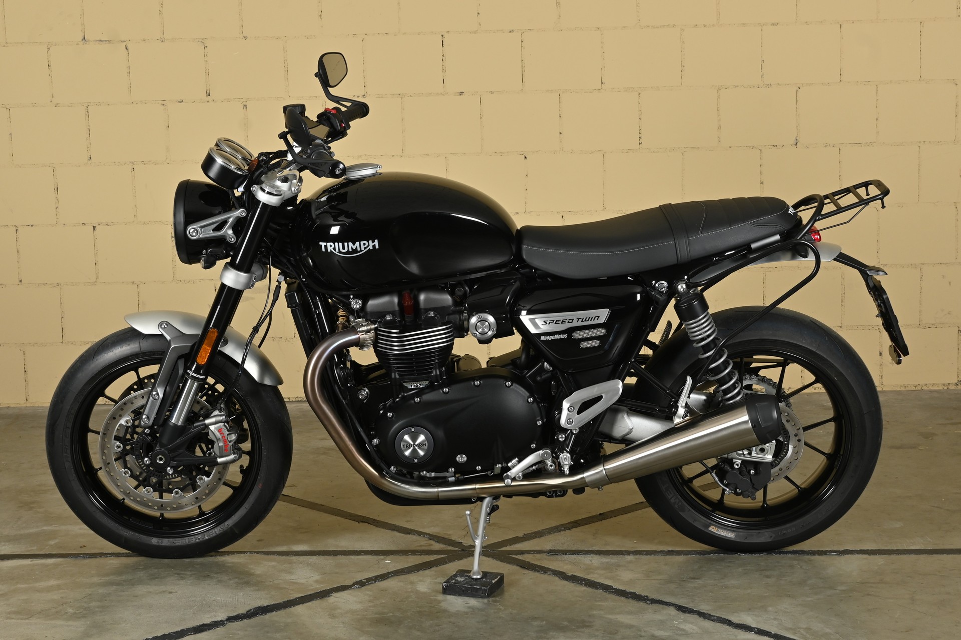 TRIUMPH Speed Twin 1200-image-3
