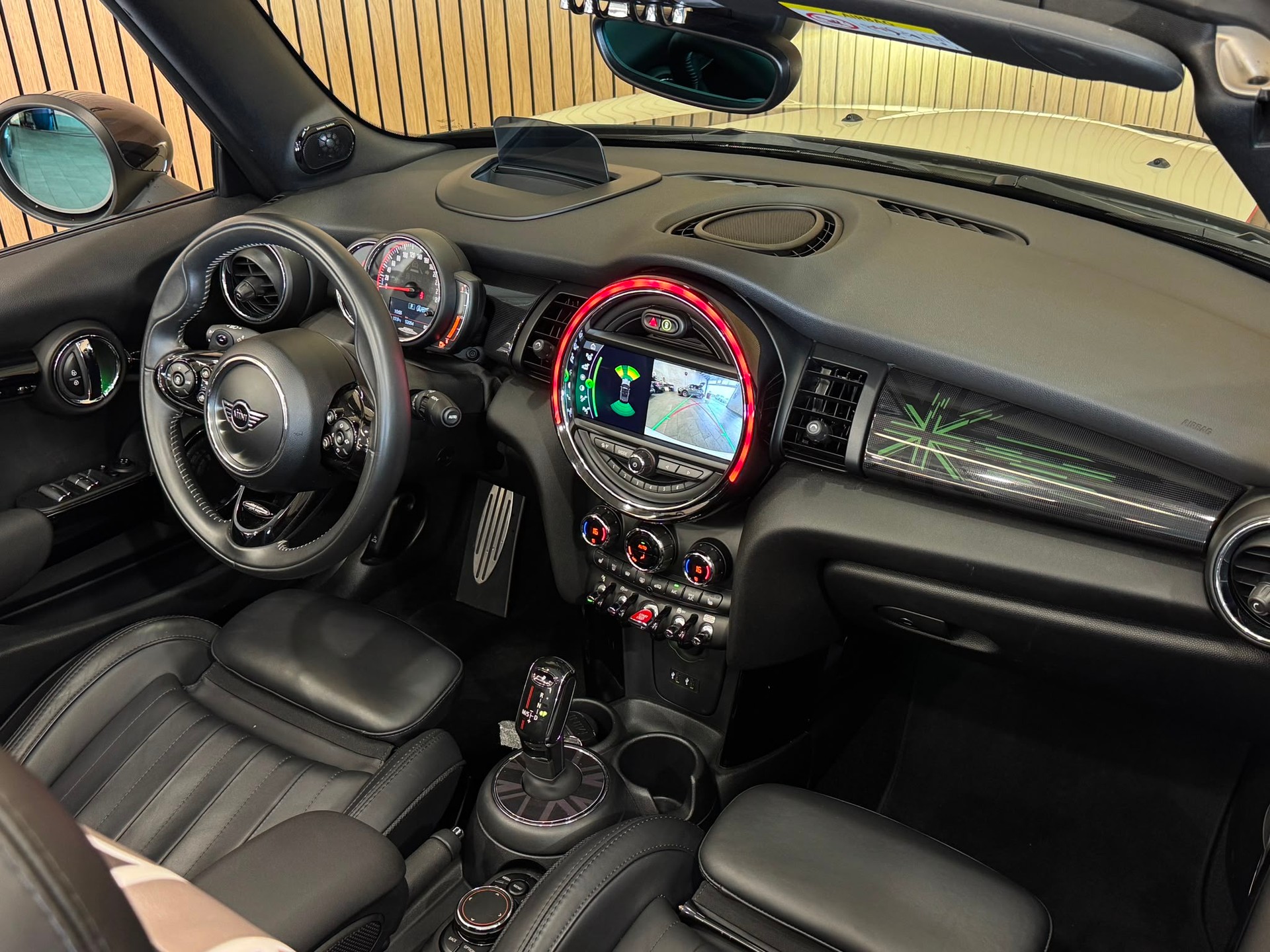 MINI Cooper John Cooper Works Cabriolet Steptronic-image-14