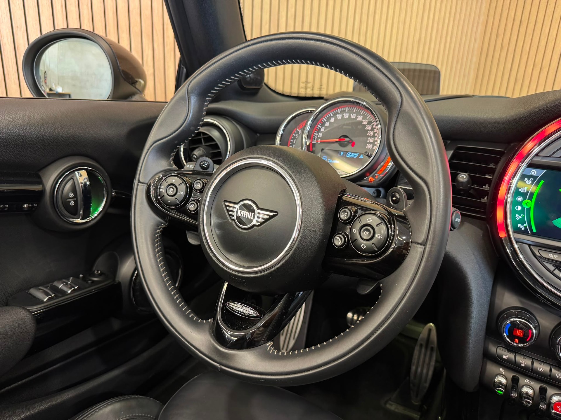 MINI Cooper John Cooper Works Cabriolet Steptronic-image-15