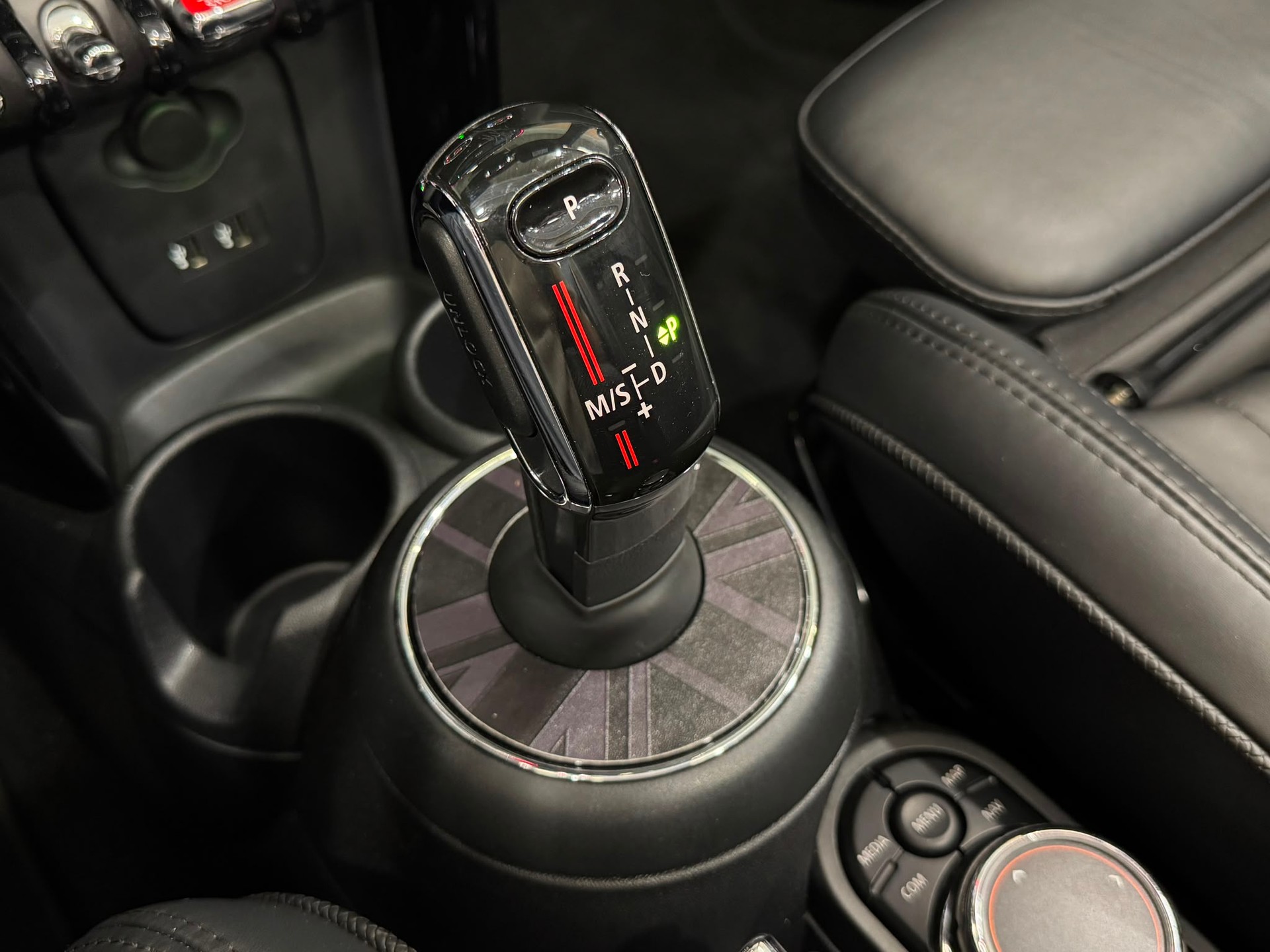 MINI Cooper John Cooper Works Cabriolet Steptronic-image-19